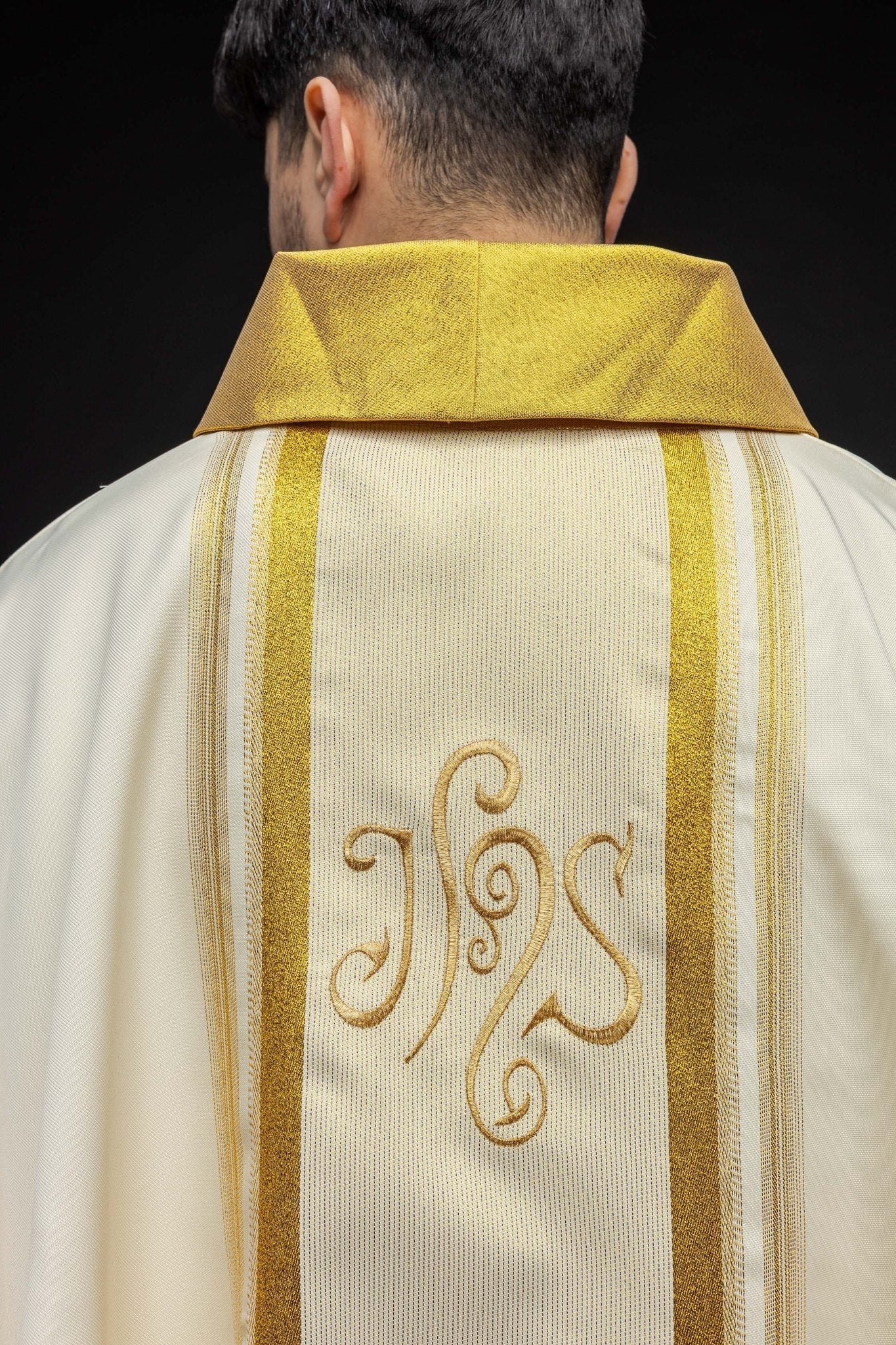 Chasuble embroidered with IHS motif with gilding in ecru KOR/183/05/27 ECRU - HAFTINAUSA.COM