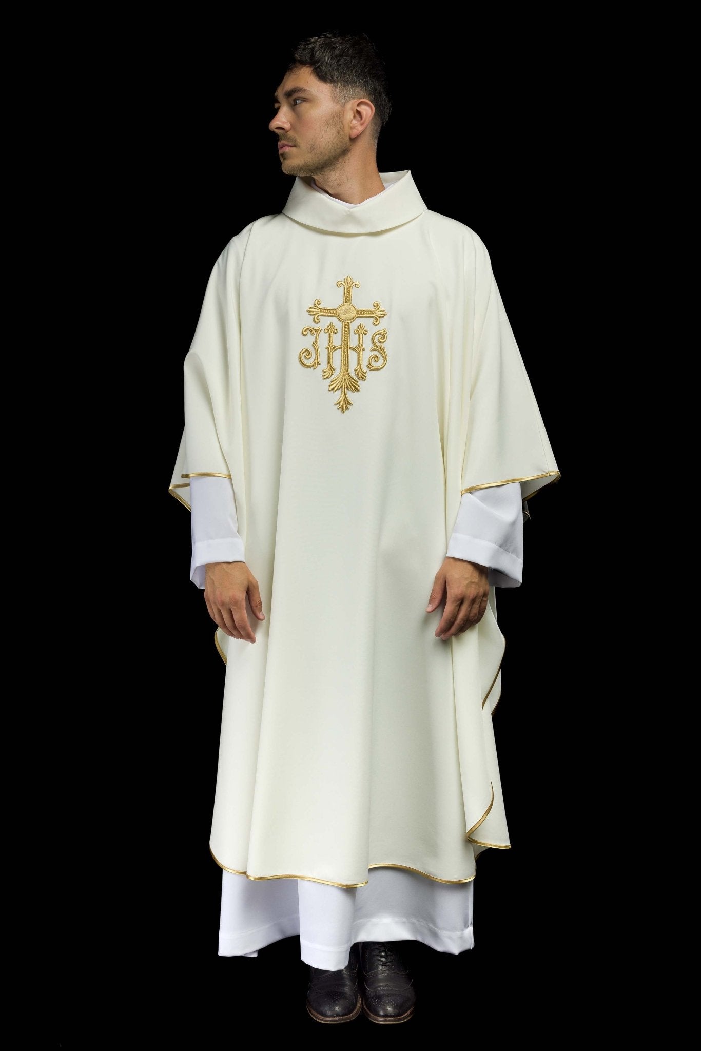 Chasuble embroidered with IHS symbol in ecru KOR/255/05/12 - CHASUBLES.COM