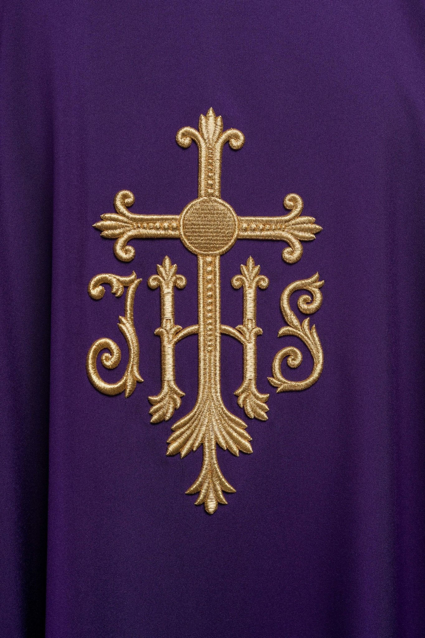 Chasuble embroidered with IHS symbol in purple KOR/255/03/12 - CHASUBLES.COM