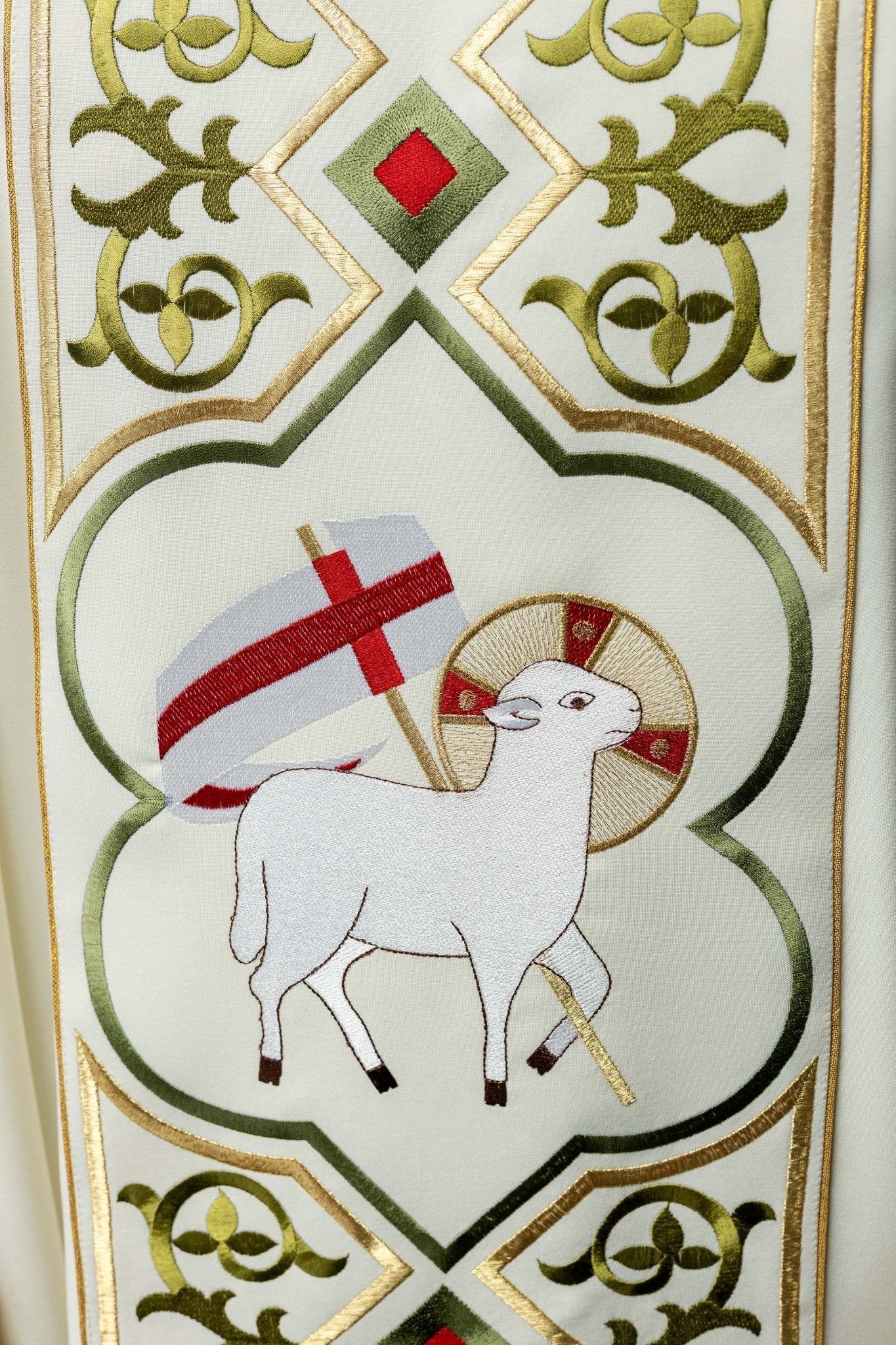 Chasuble embroidered with Lamb pattern in ecru KOR/039/05/01 ECRU - HAFTINAUSA.COM
