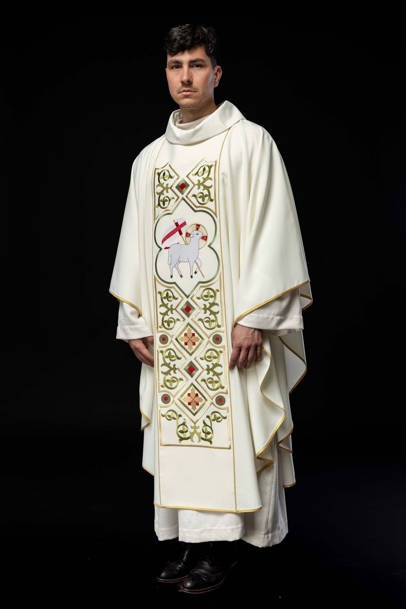 Chasuble embroidered with Lamb pattern in ecru KOR/039/05/01 ECRU - HAFTINAUSA.COM