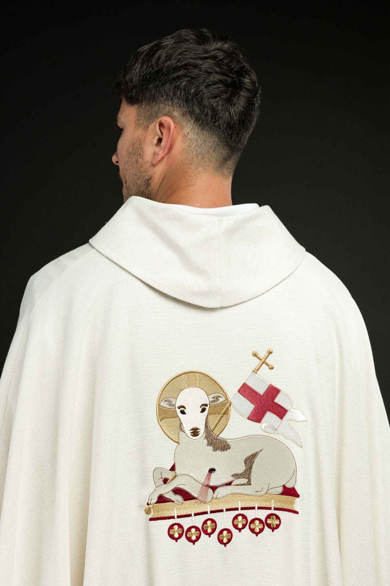 Chasuble embroidered with Lamb symbol in ecru KDT/7049/05/49 ECRU - CHASUBLES.COM