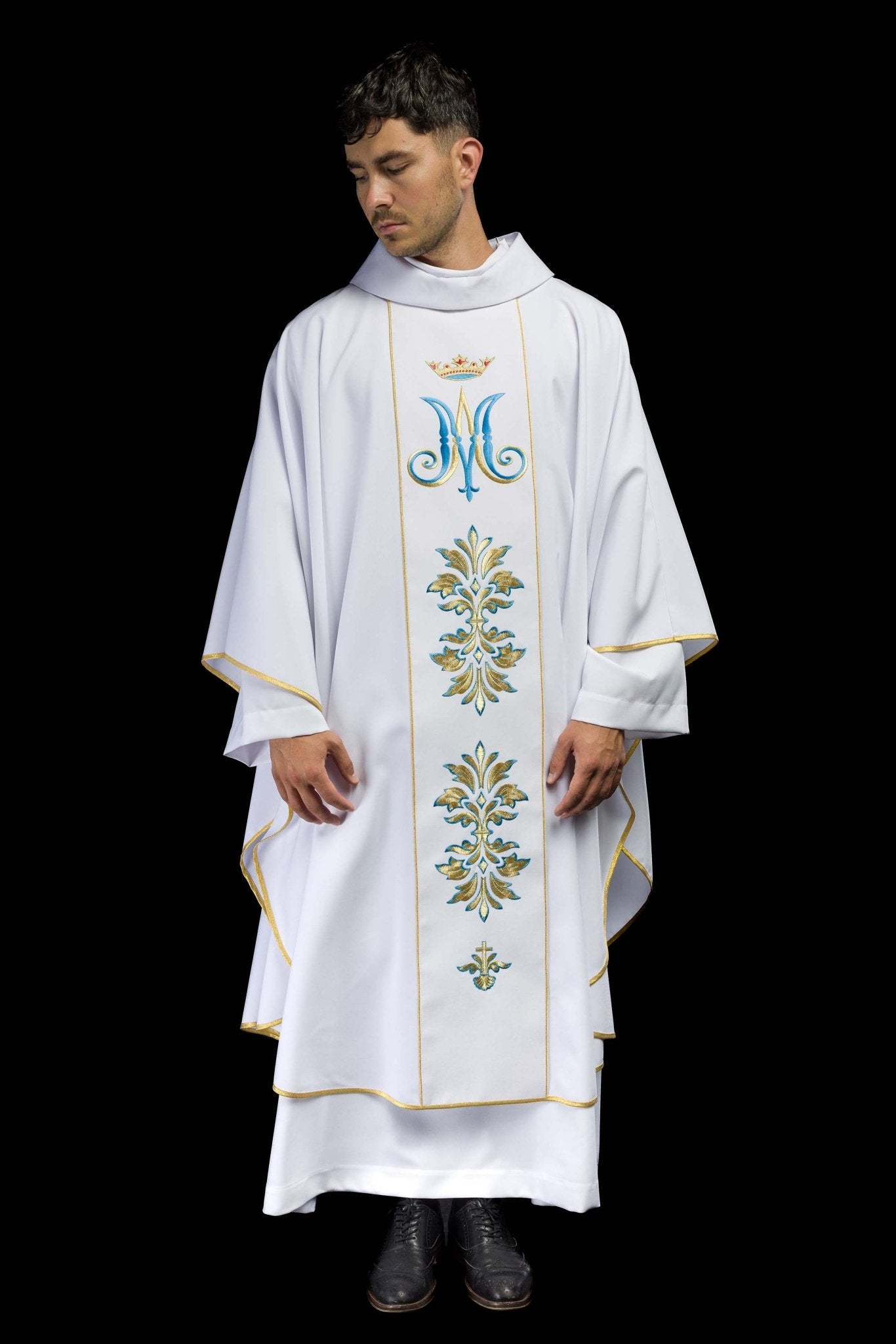 Chasuble embroidered with Mary motif in White KOR/061/04/01 BIAŁY - CHASUBLES.COM