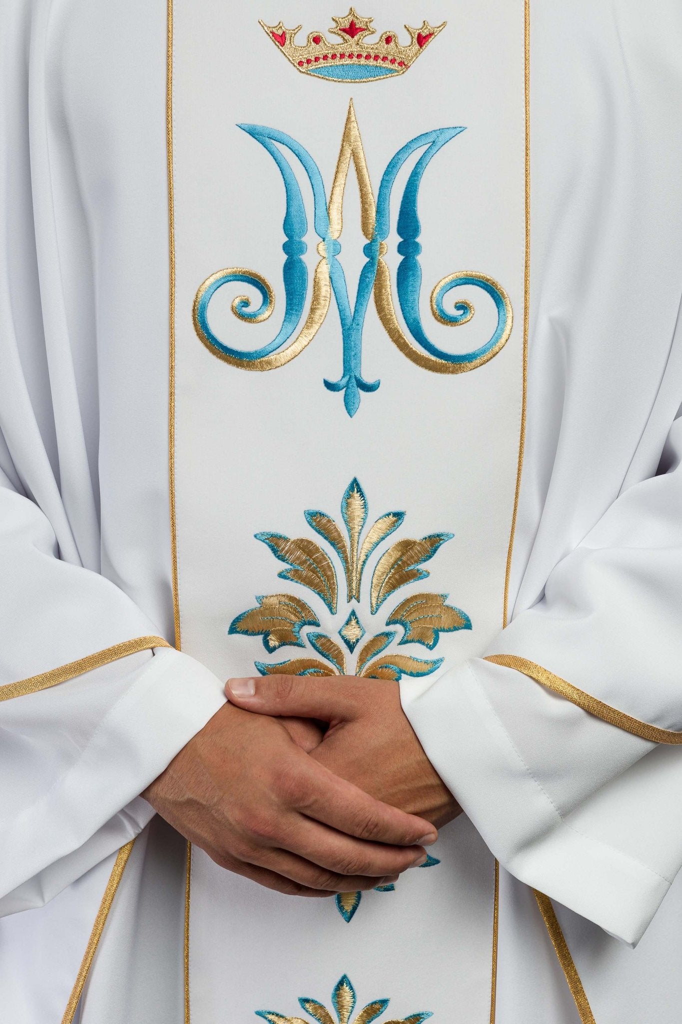 Chasuble embroidered with Mary motif in White KOR/061/04/01 BIAŁY - CHASUBLES.COM