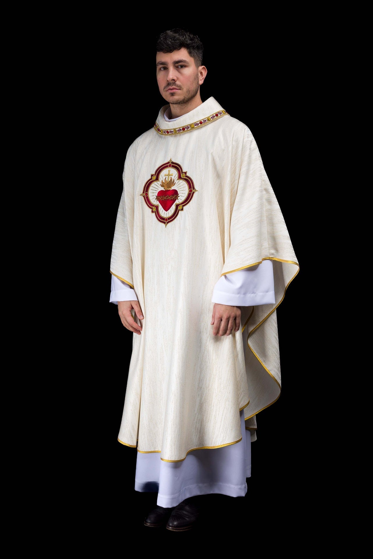 Chasuble embroidered with the image of the Sacred Heart of Jesus and the Eucharistic chalice LE/7076/05 - CHASUBLES.COM