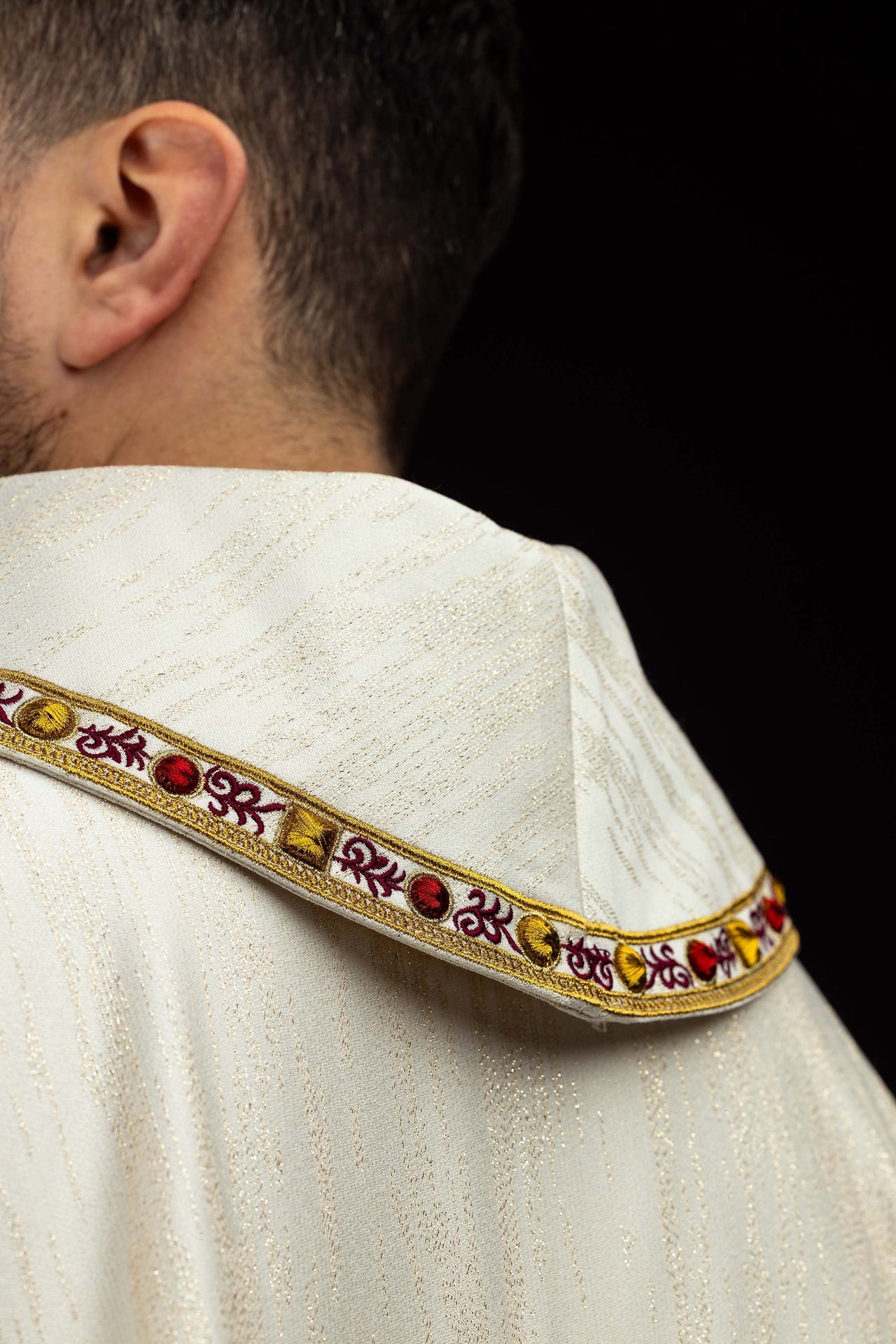 Chasuble embroidered with the image of the Sacred Heart of Jesus and the Eucharistic chalice LE/7076/05 - CHASUBLES.COM