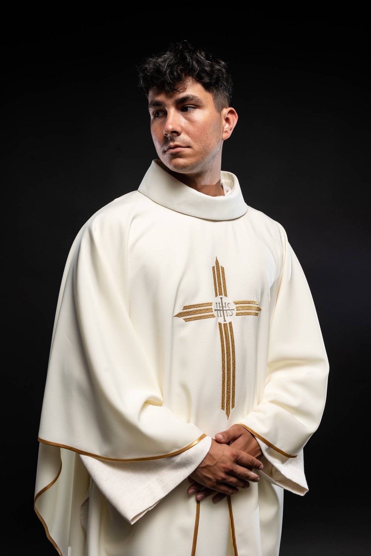 Chasuble embroidered with the symbol of Cross IHS KOR/017/05/12 ECRU - CHASUBLES.COM