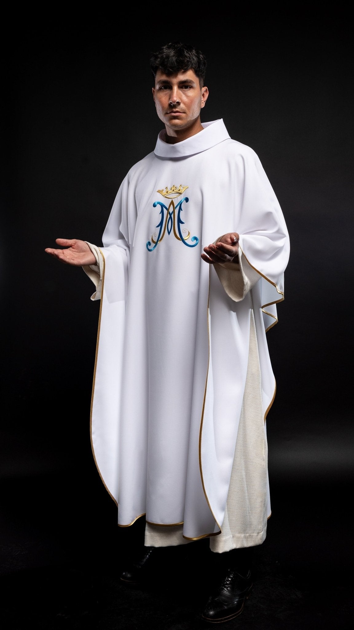 Chasuble in ecru with cross embroidery KOR/090/04/12 BIAŁY - HAFTINAUSA.COM