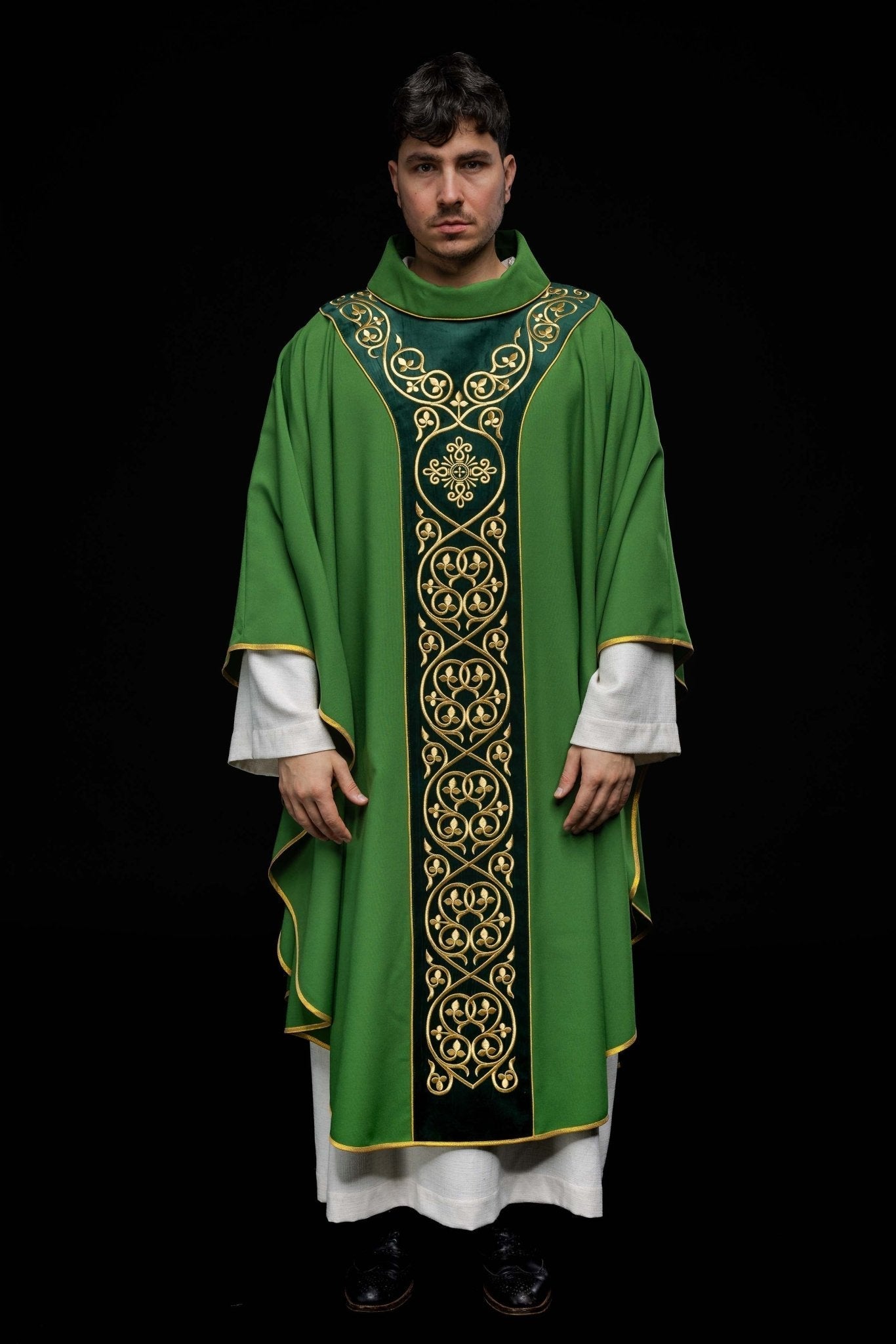 Chasuble made from green velvet fabric with gold embroidery KOR/169/01 - HAFTINAUSA.COM