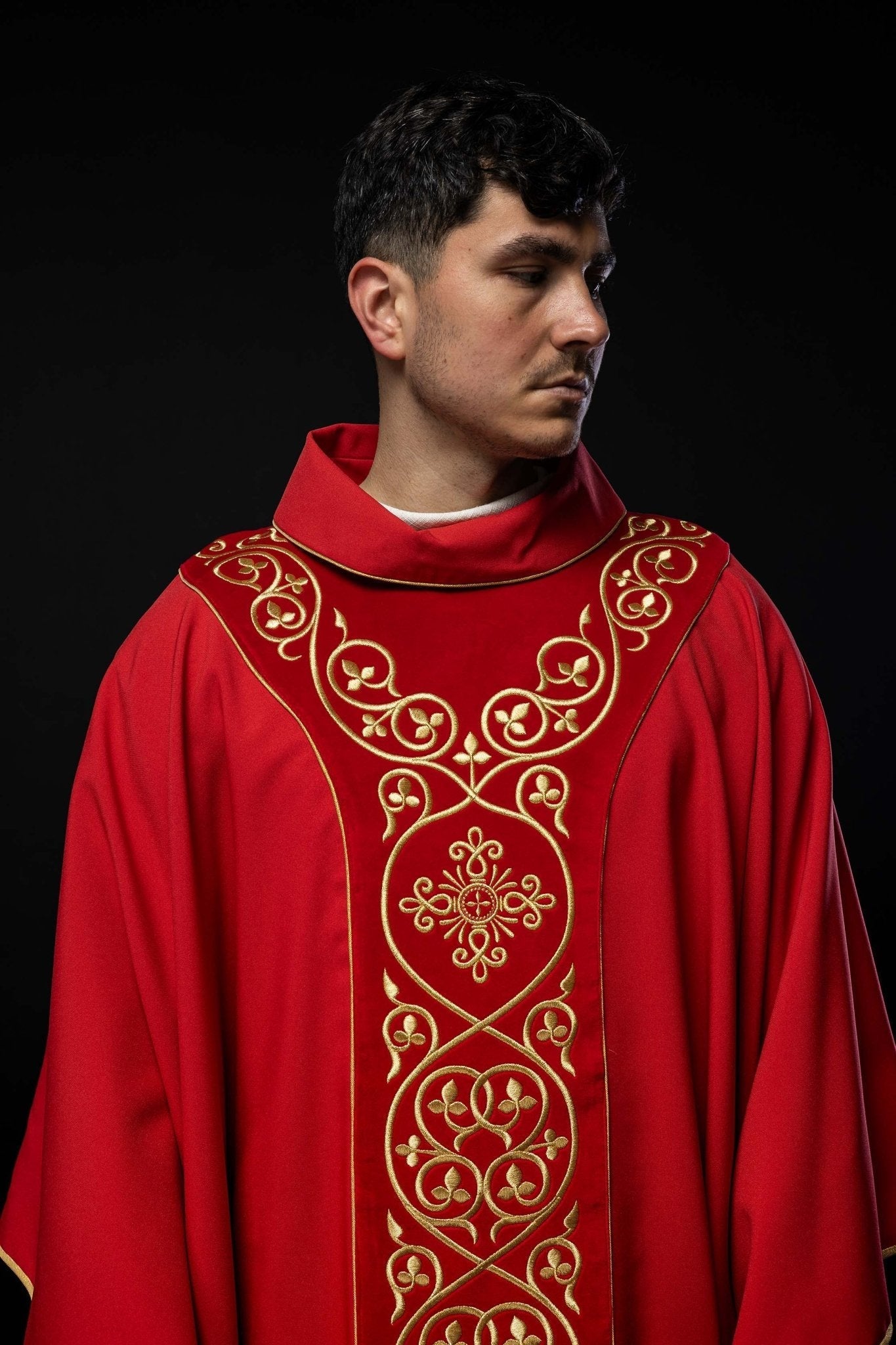 Chasuble made from soft touch red velvet fabric KOR/169/02 - HAFTINAUSA.COM