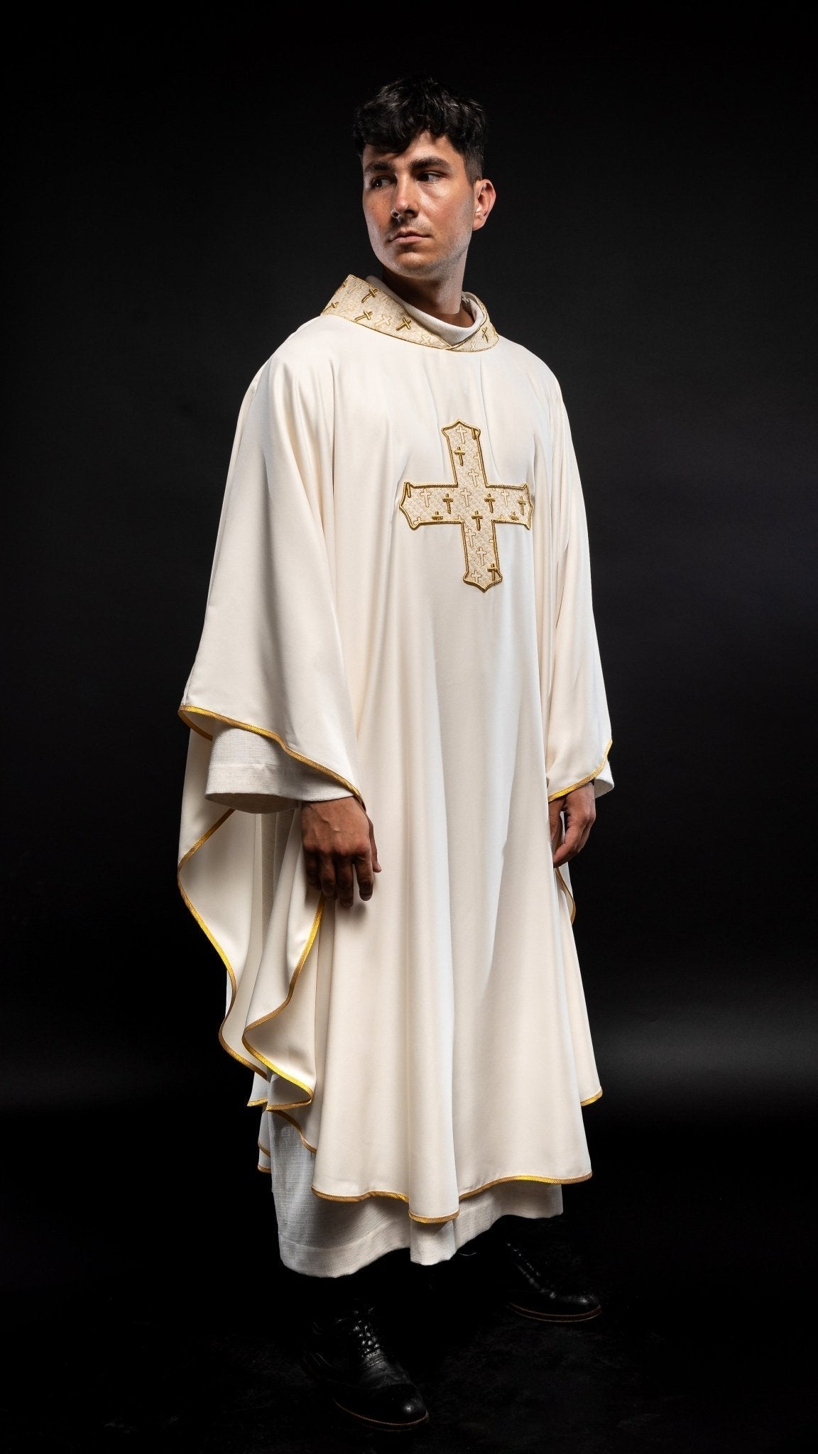 Chasuble made of ecru texture with gold cross embroidery on collar S - 7061 - 05 - 53 - HAFTINAUSA.COM