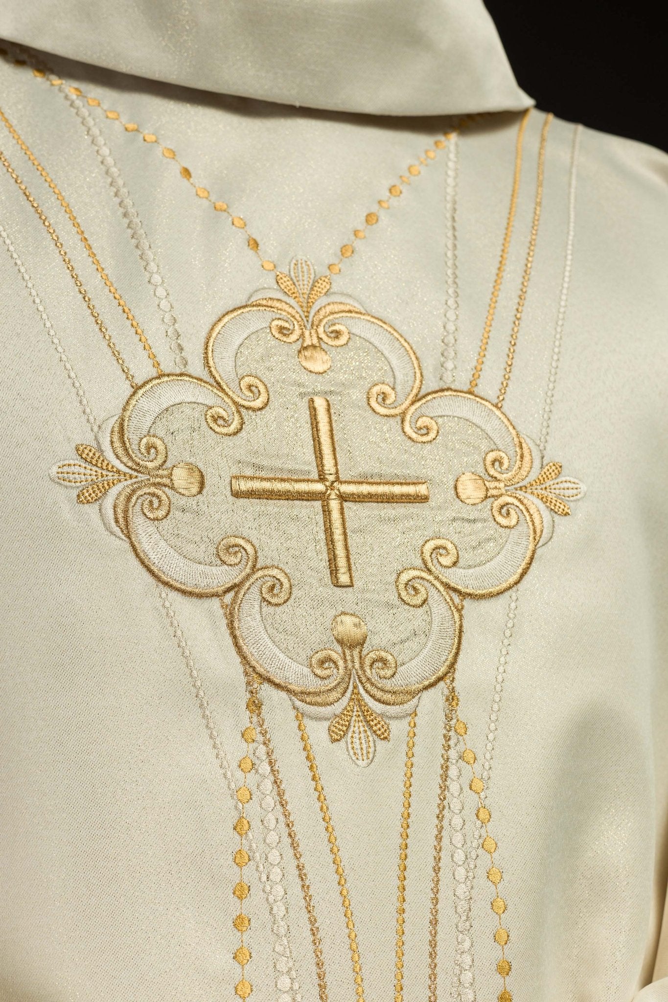 Chasuble made of shiny fabric inspired by the rosary LE/7016/05 - CHASUBLES.COM