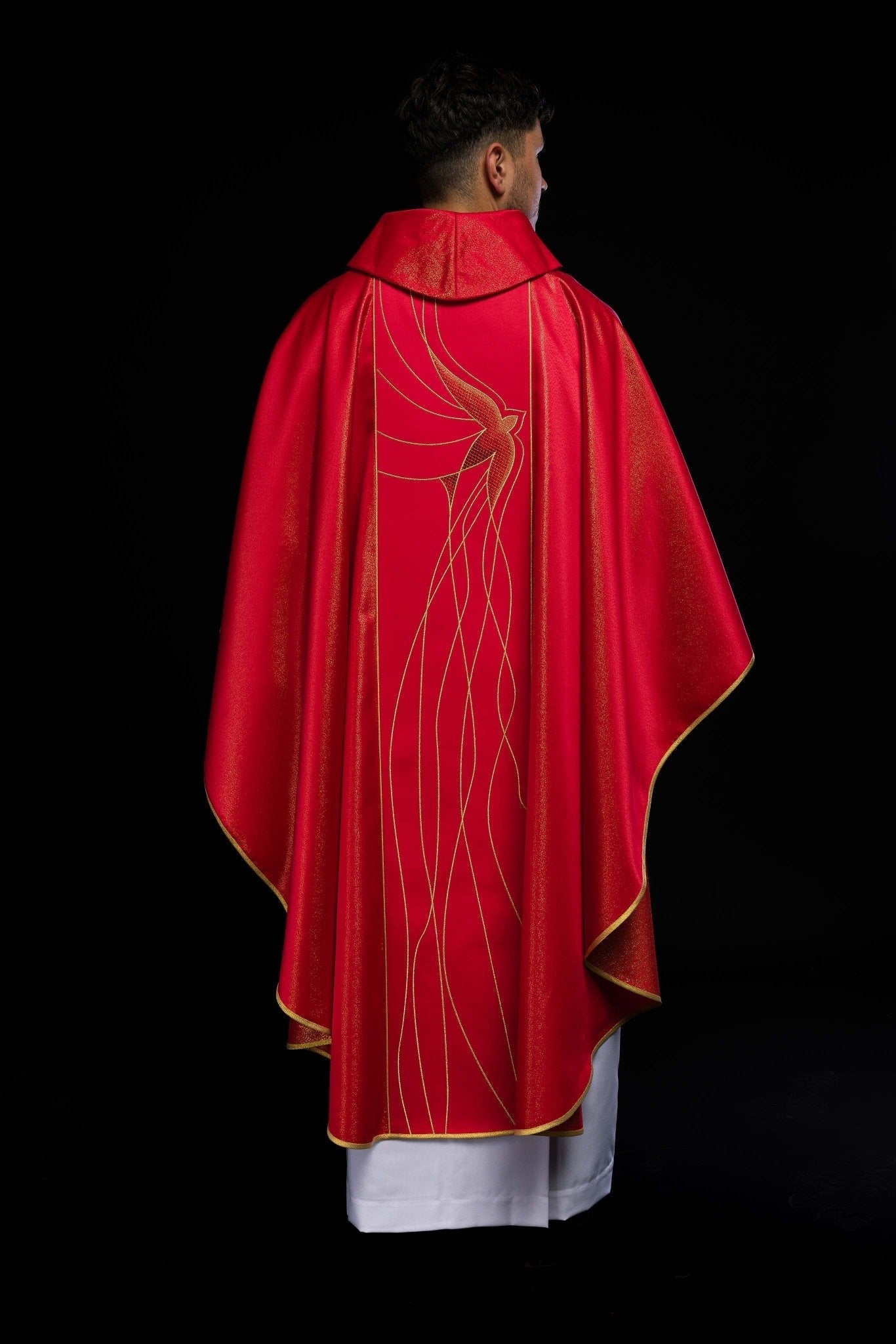 Chasuble made of shiny red fabric with a Holy Spirit Dove LE/7015/02 - HAFTINAUSA.COM