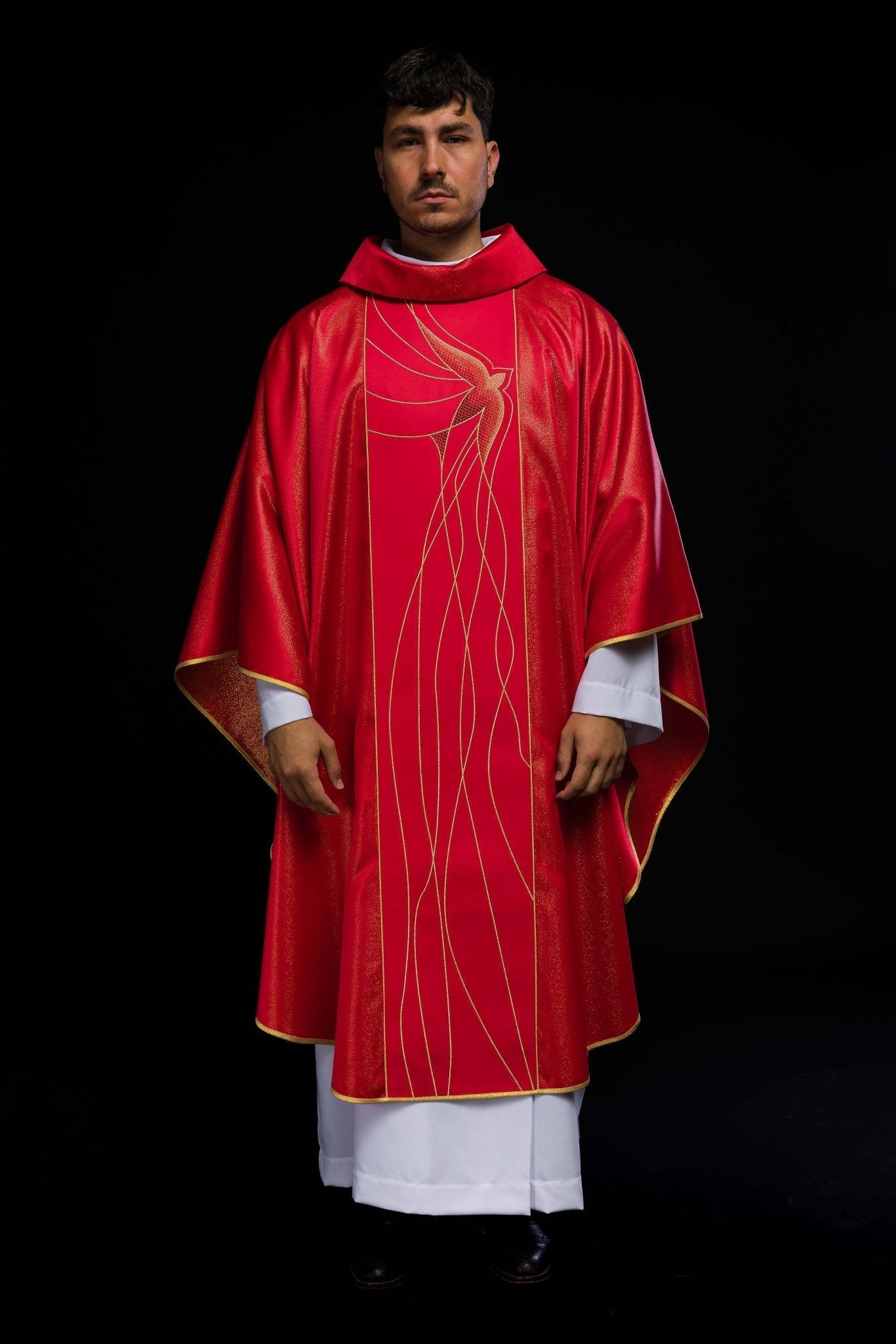 Chasuble made of shiny red fabric with a Holy Spirit Dove LE/7015/02 - HAFTINAUSA.COM