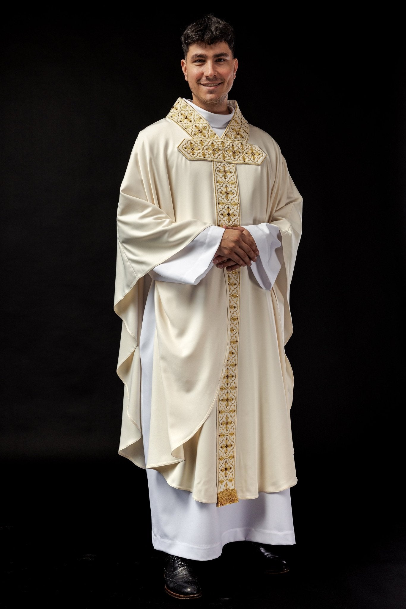 Chasuble richly adorned with 500 faceted stones LE/7004/05 - HAFTINAUSA.COM