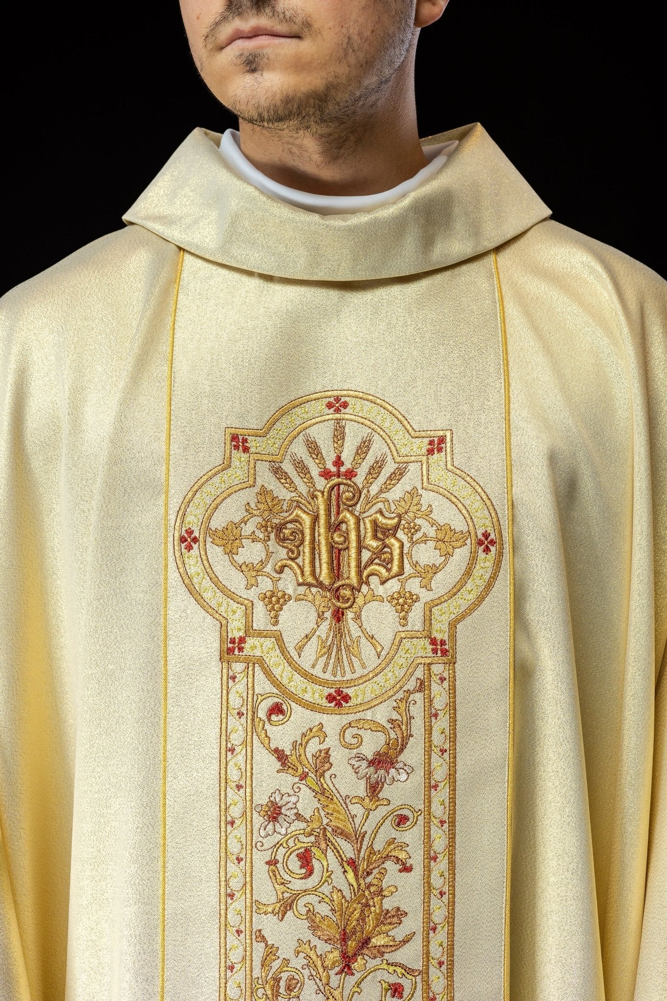 Chasuble richly decorated with IHS motif in gold color KOR/056/10/37 ZŁOTO - HAFTINAUSA.COM
