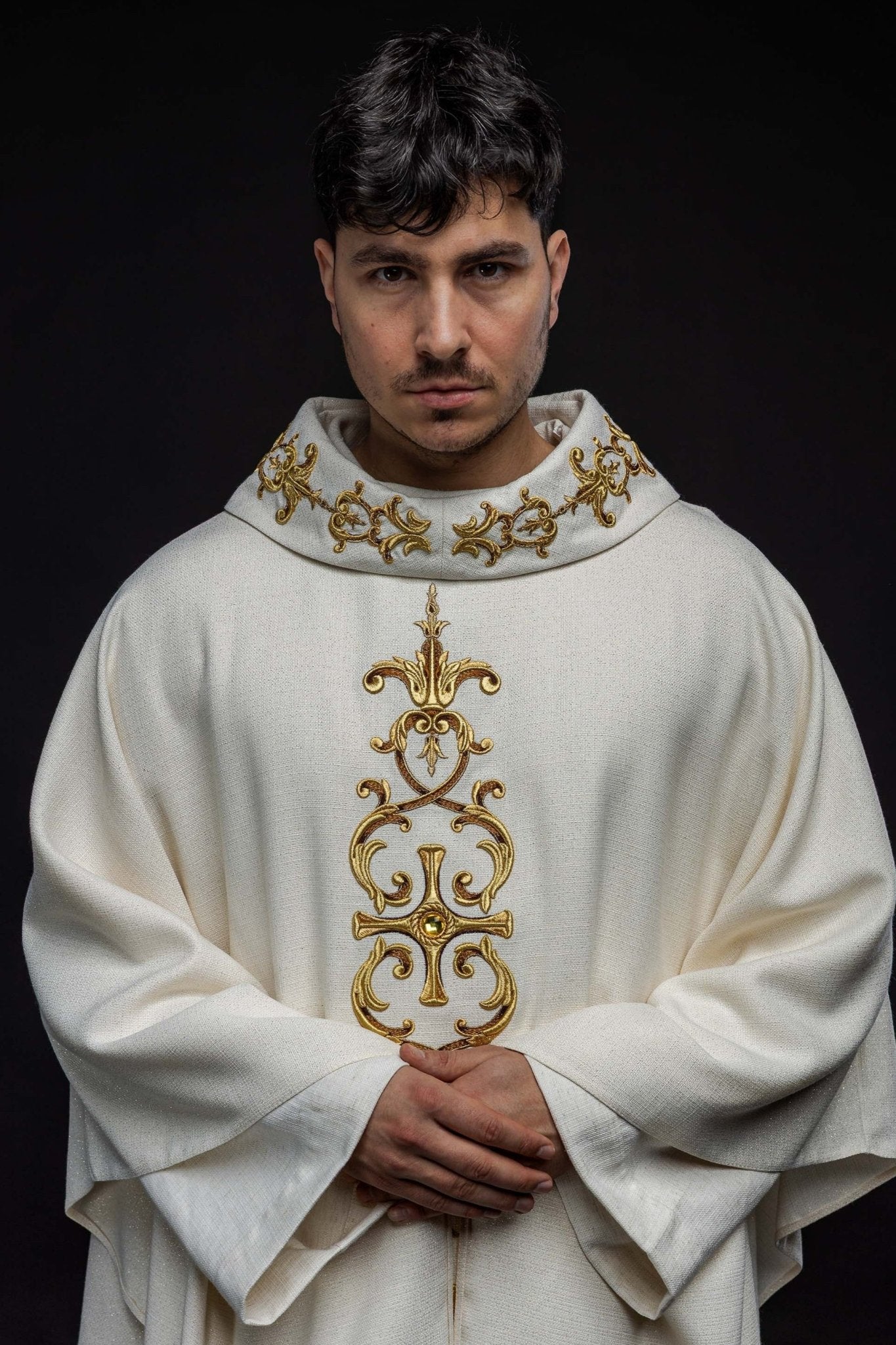 Chasuble richly embroidered, adorned with gemstones LE/7014/05 - HAFTINAUSA.COM