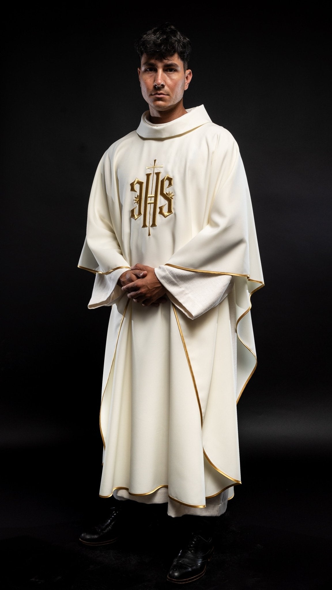 Chasuble with 3D embroidery IHS symbol KOR/010/05/12 ECRU - HAFTINAUSA.COM