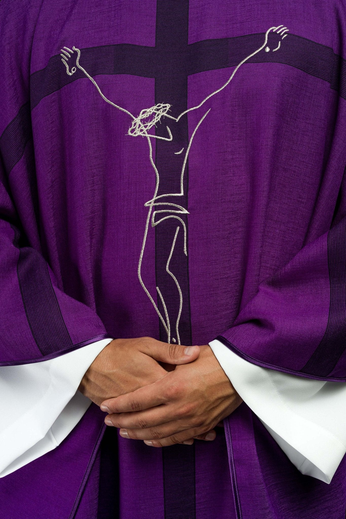 Chasuble with an icon of Jesus on the Cross in purple HA7049-03 FIOLET - CHASUBLES.COM