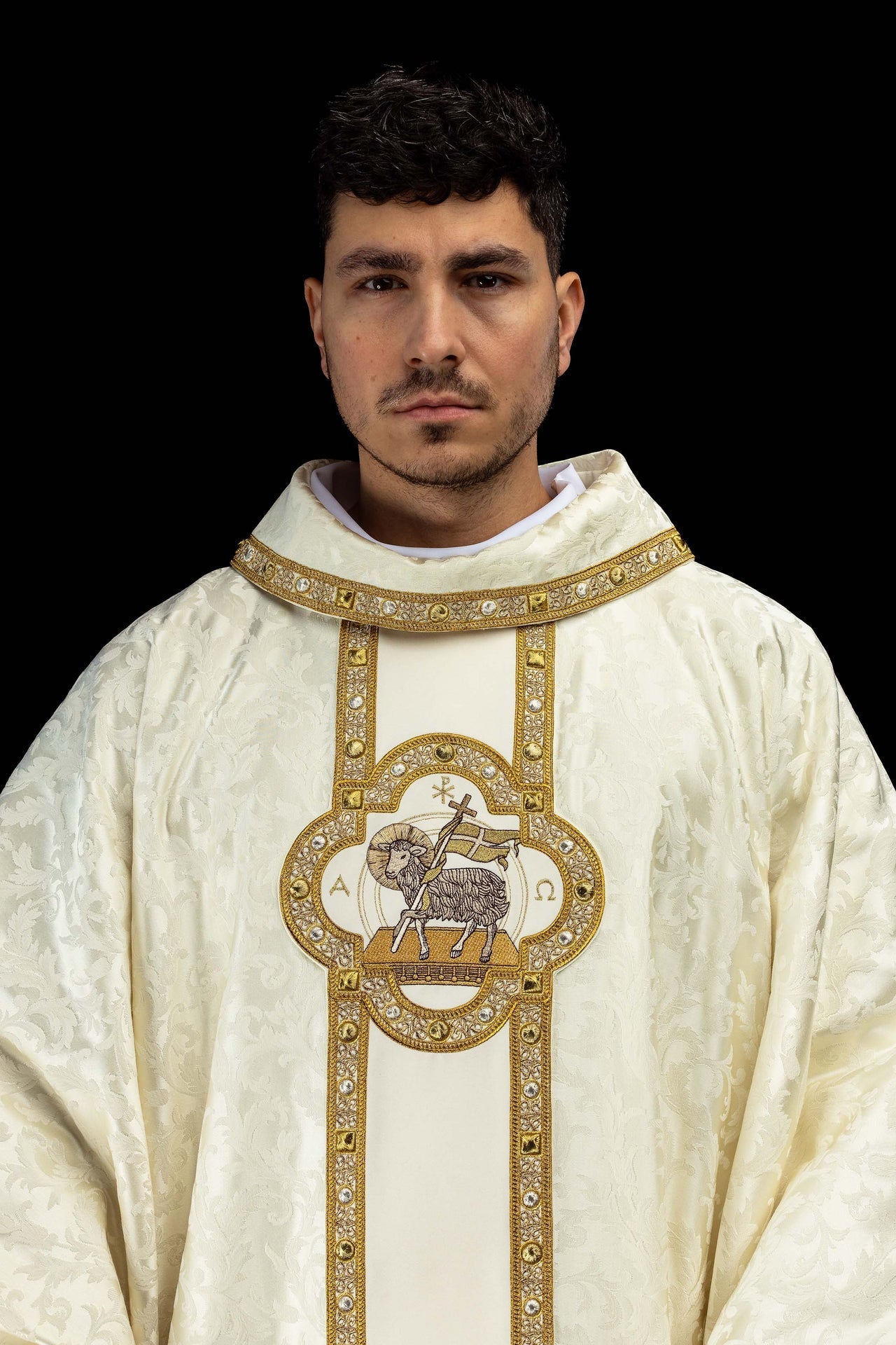 Chasuble with cincture and embroidered Easter Lamb on jacquard fabric S-7172-05-88 - CHASUBLES.COM