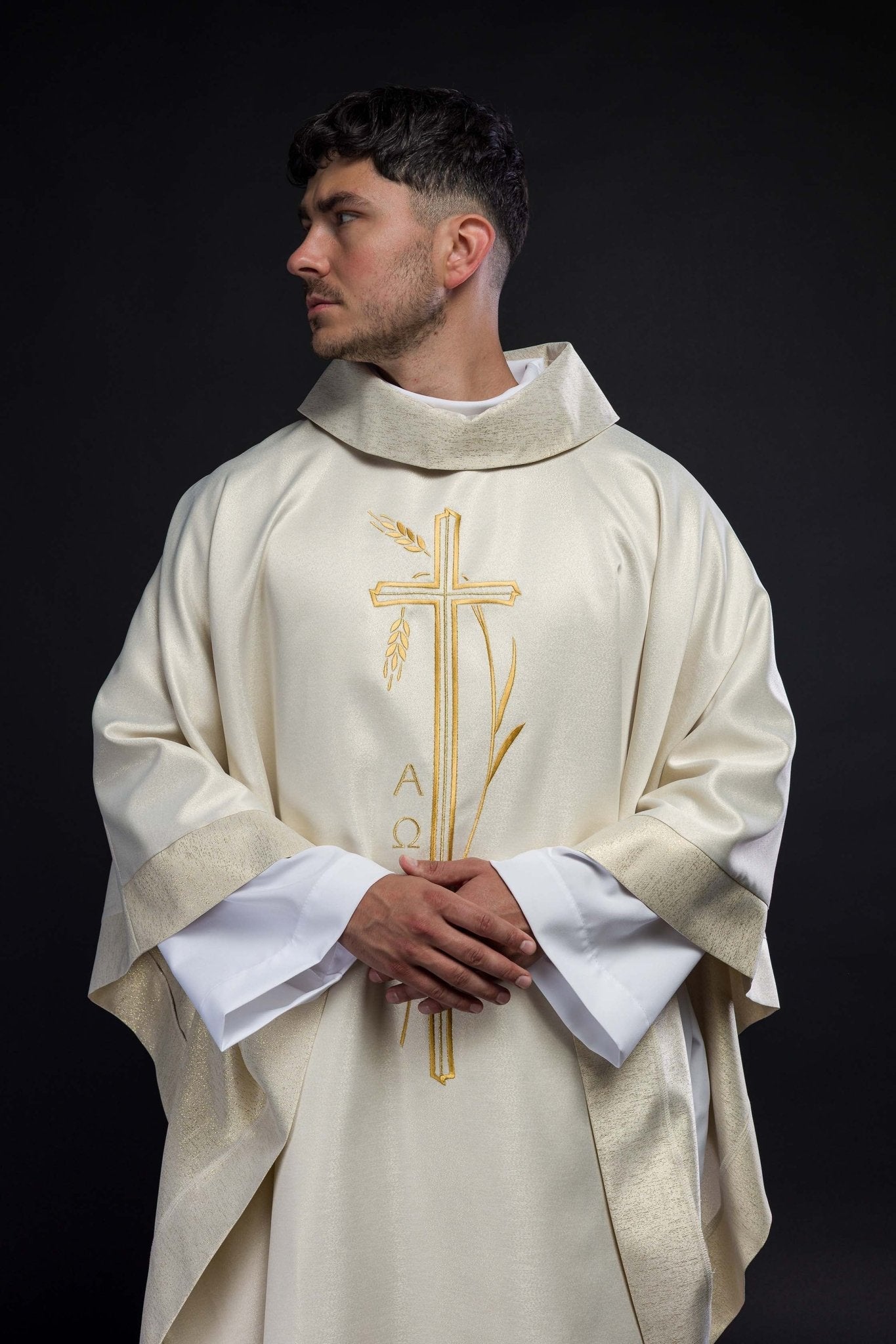 Chasuble with cross and ear motif in ecru color S - 7052 - 05 - 54 - HAFTINAUSA.COM