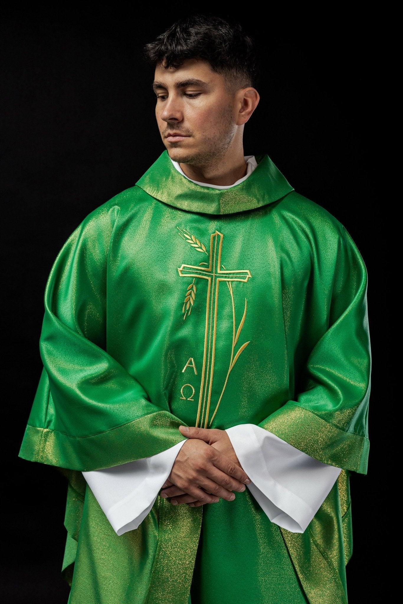 Chasuble with cross and ear motif in green color S - 7052 - 01 - 54 - HAFTINAUSA.COM