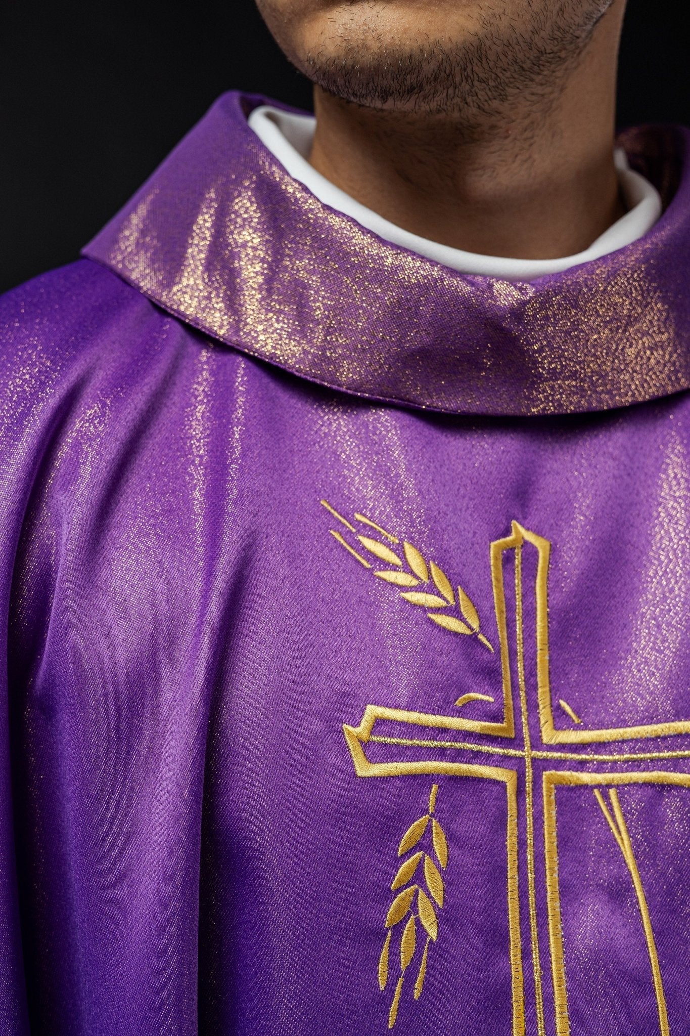 Chasuble with cross and ear motif in purple color S - 7052 - 03 - 54 - HAFTINAUSA.COM