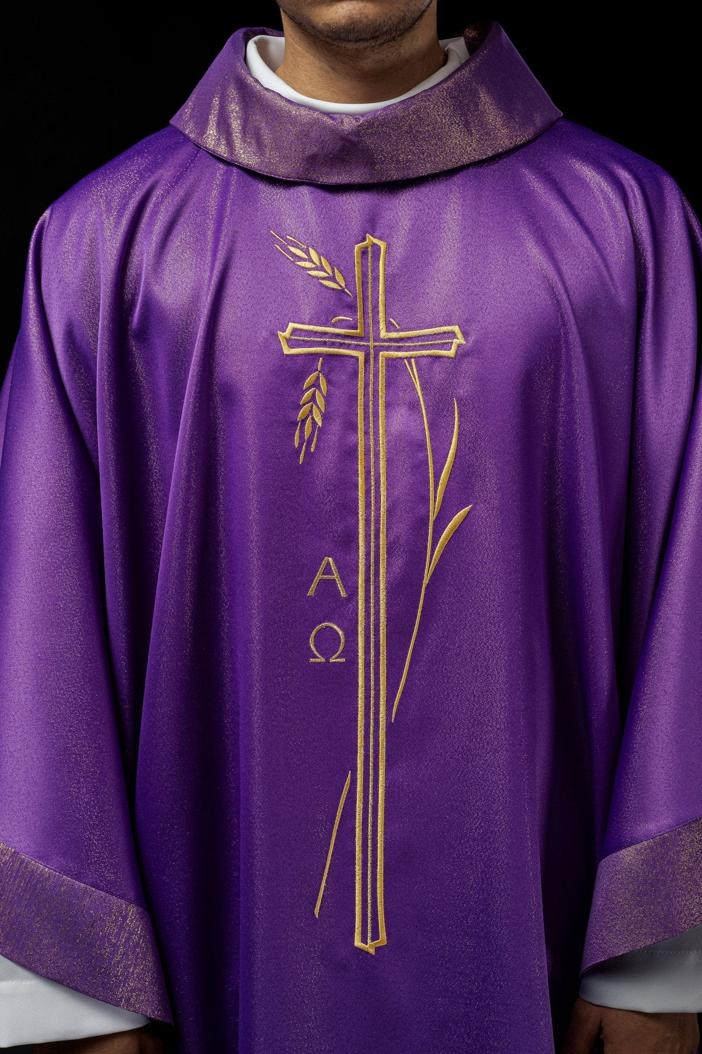 Chasuble with cross and ear motif in purple color S - 7052 - 03 - 54 - HAFTINAUSA.COM