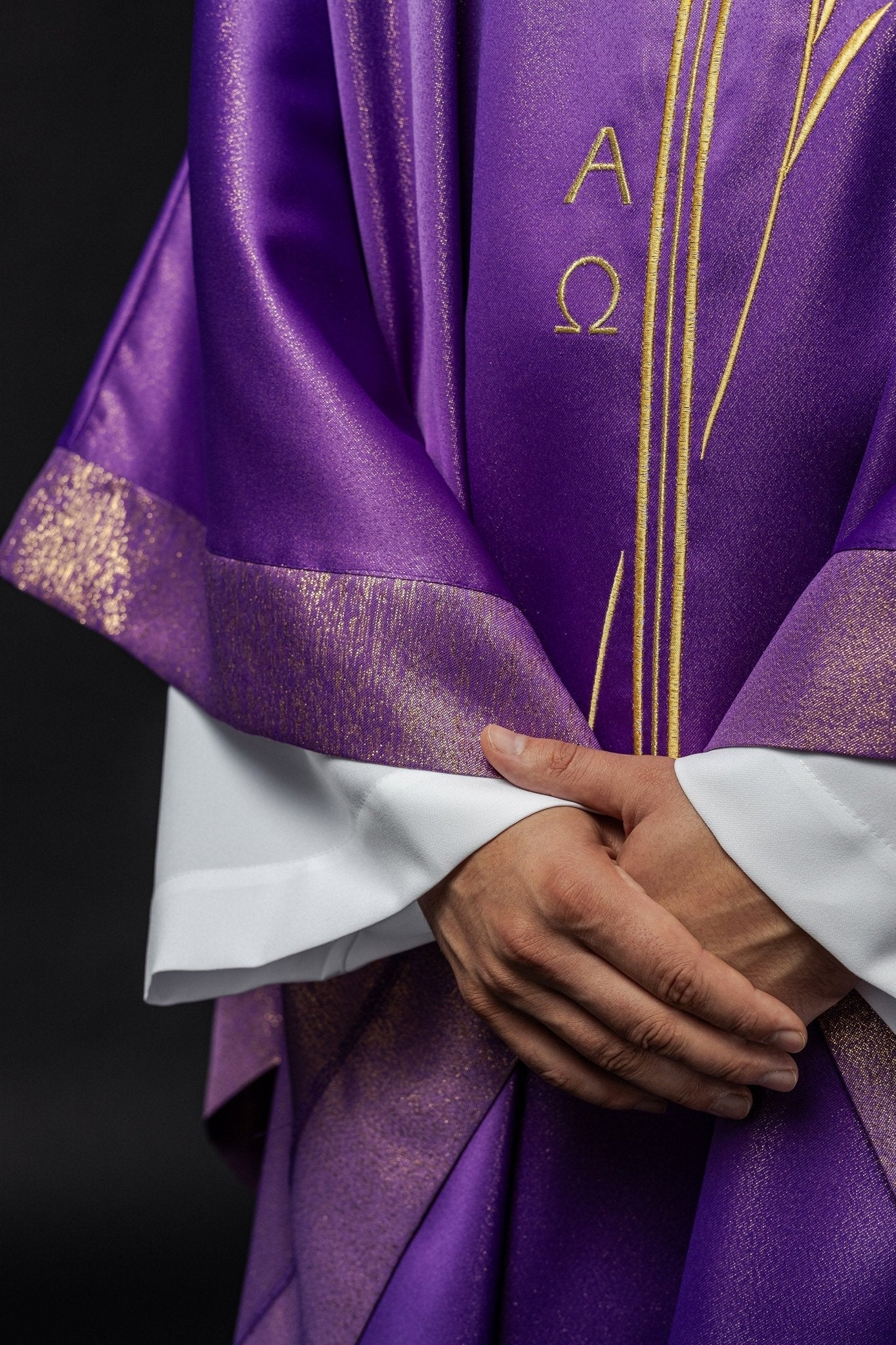 Chasuble with cross and ear motif in purple color S - 7052 - 03 - 54 - HAFTINAUSA.COM