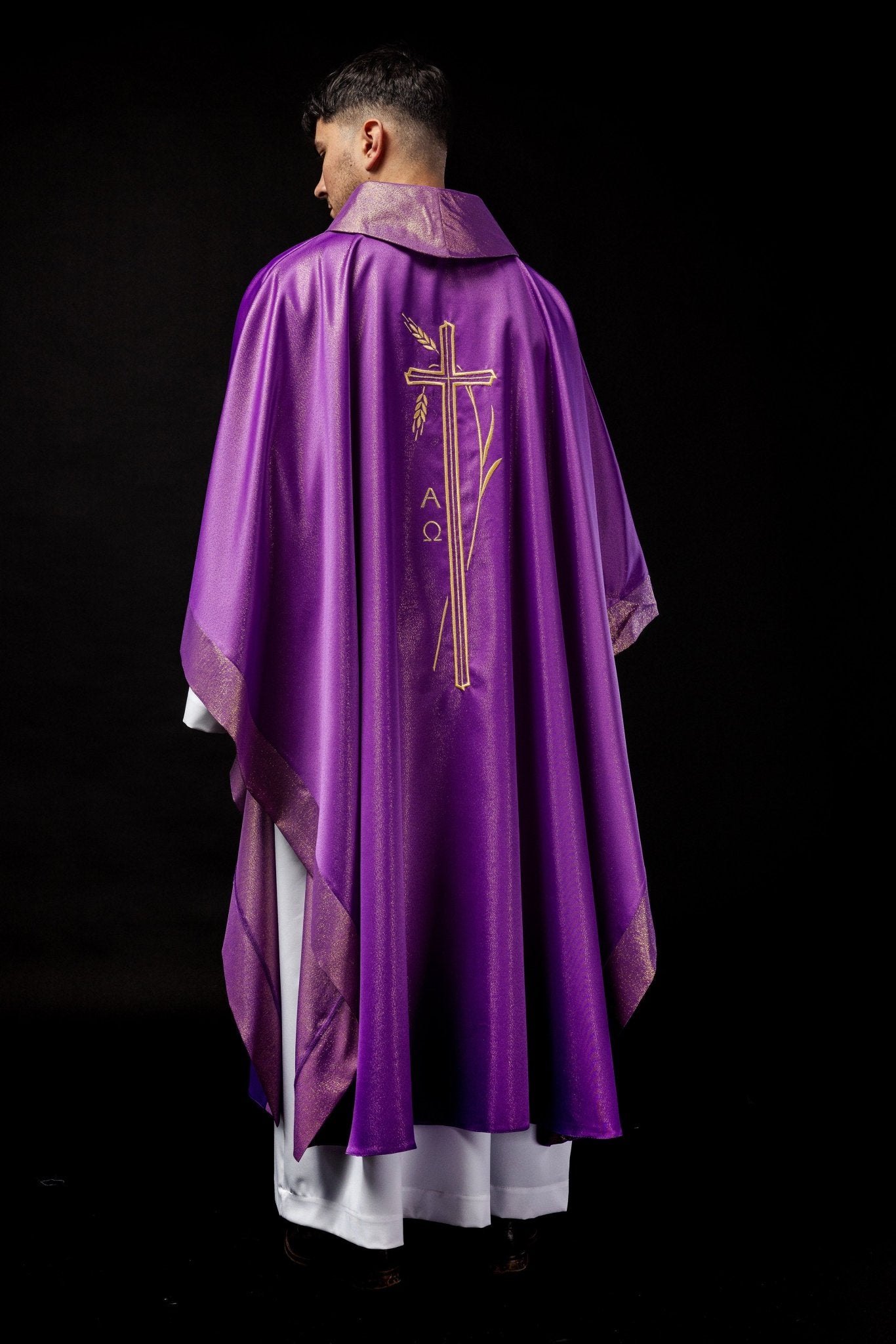 Chasuble with cross and ear motif in purple color S - 7052 - 03 - 54 - HAFTINAUSA.COM