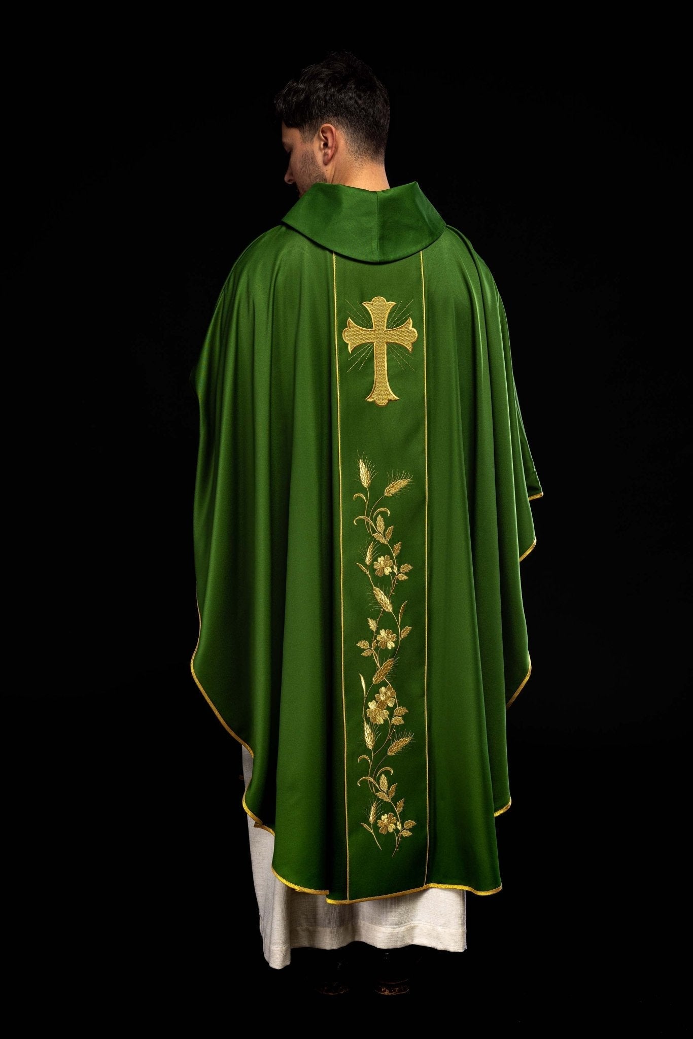 Chasuble with embroidered cross and ears of corn in green KOR/375/01/53 ZIELONY - HAFTINAUSA.COM