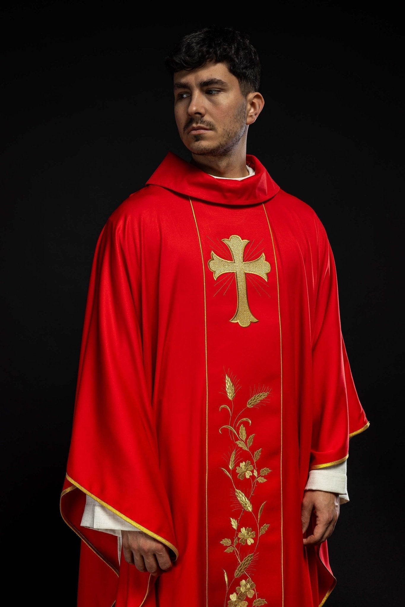 Chasuble with embroidered cross and ears of wheat in red KOR/375/02/53 CZERWONY - HAFTINAUSA.COM