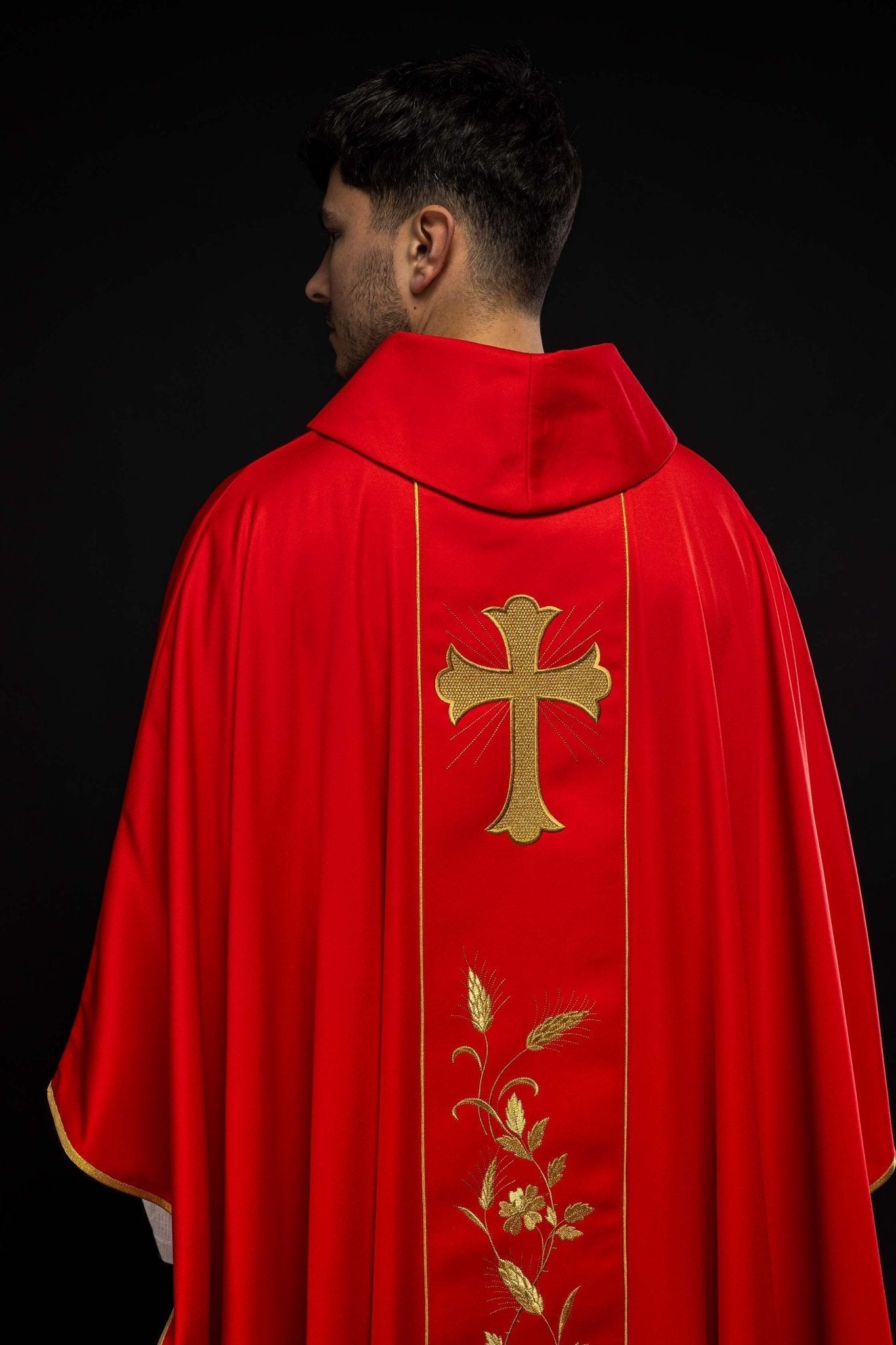 Chasuble with embroidered cross and ears of wheat in red KOR/375/02/53 CZERWONY - HAFTINAUSA.COM
