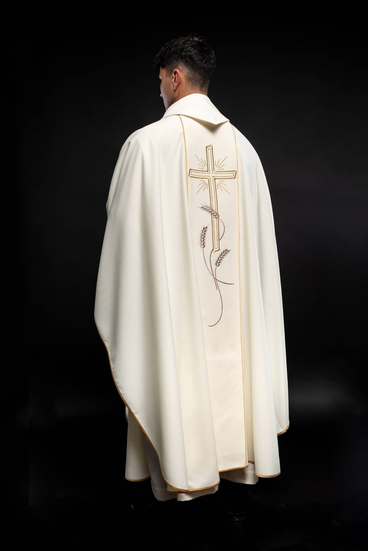 Chasuble with embroidered Cross IHS symbol in ecru KOR/074/05/01 ECRU - CHASUBLES.COM
