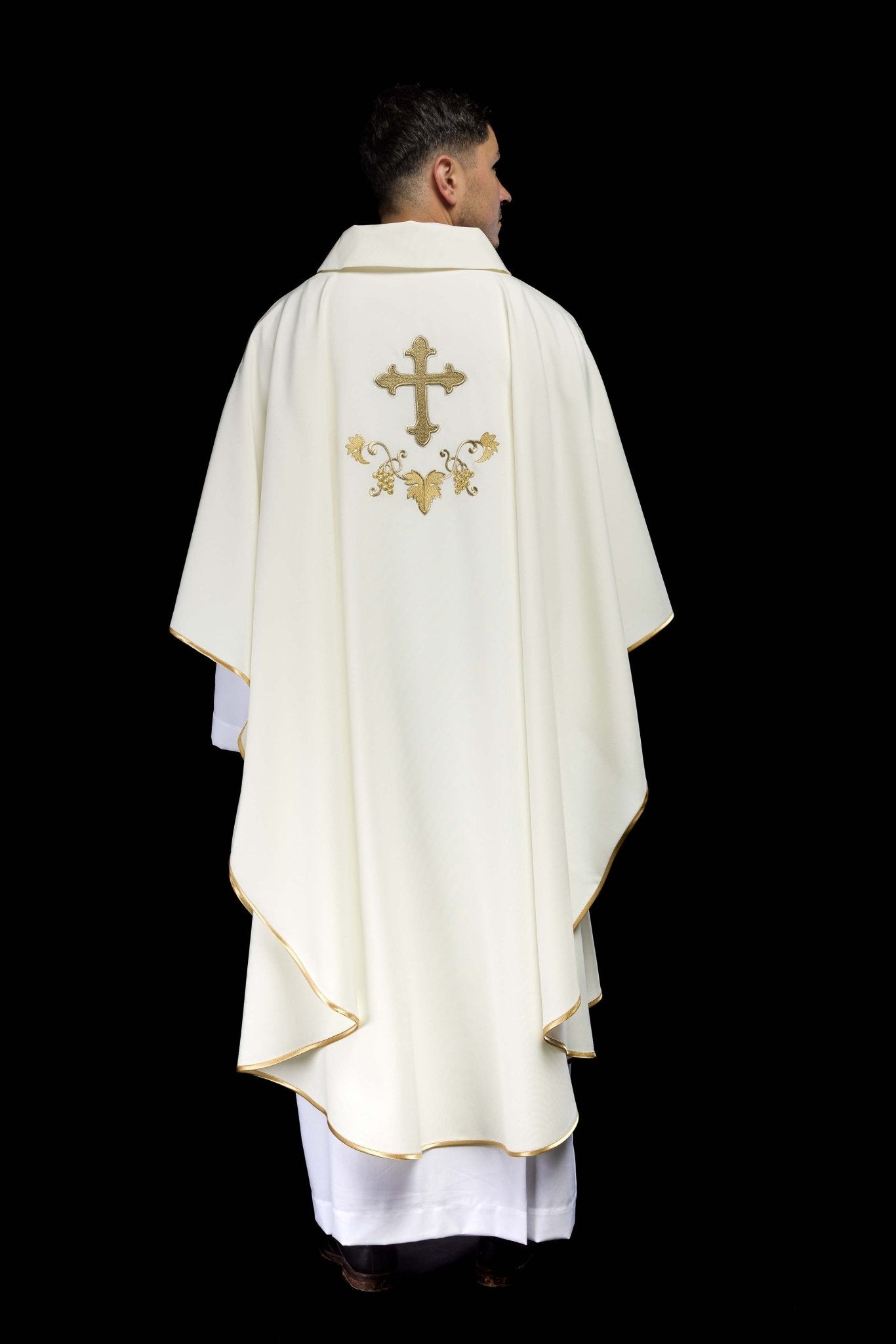 Chasuble with embroidered cross symbol and wide ecru collar KOK/001/05/12/KARO - CHASUBLES.COM