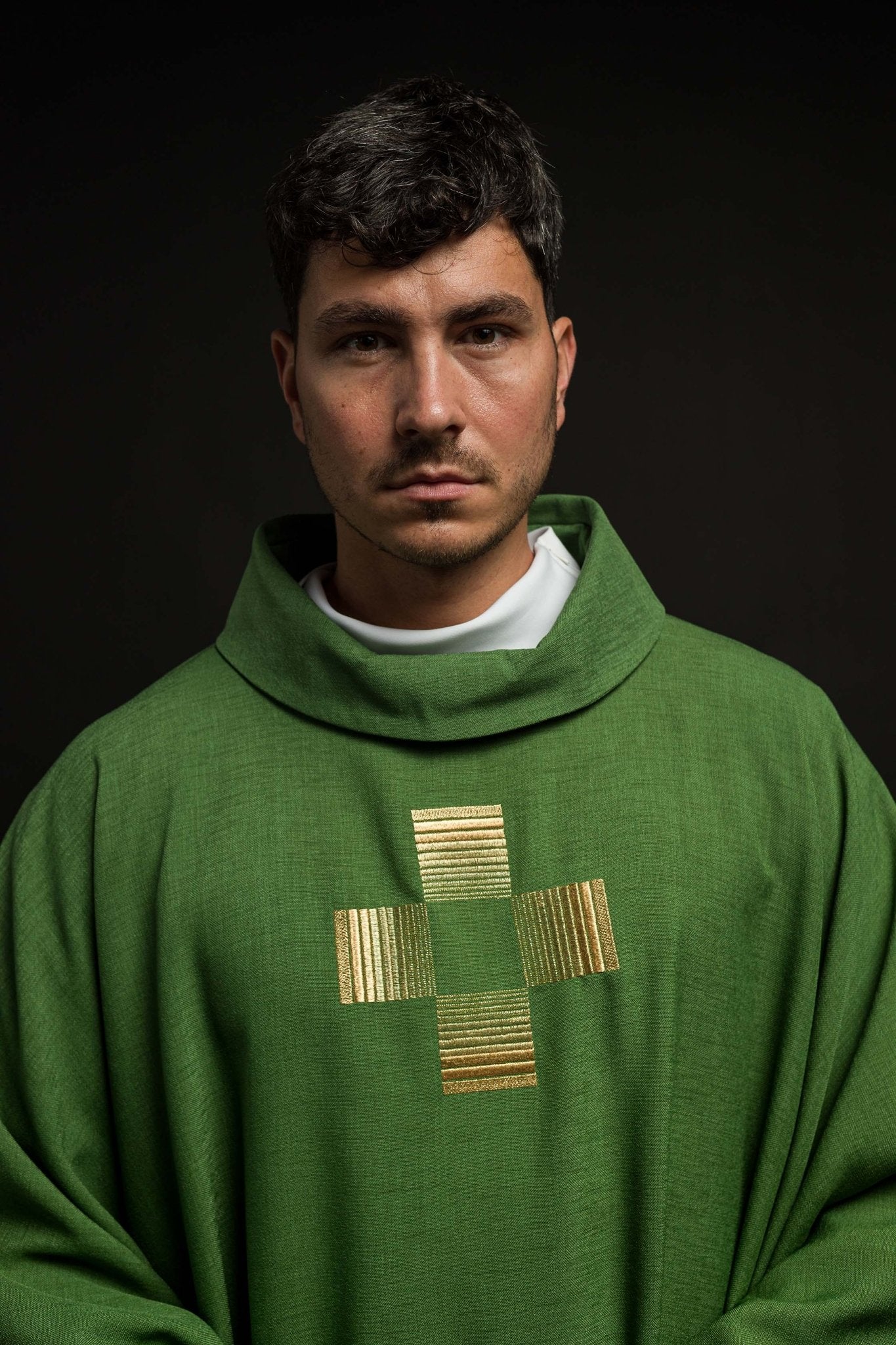 Chasuble with embroidered Crosses in green HA7011-01 ZIELONY - CHASUBLES.COM