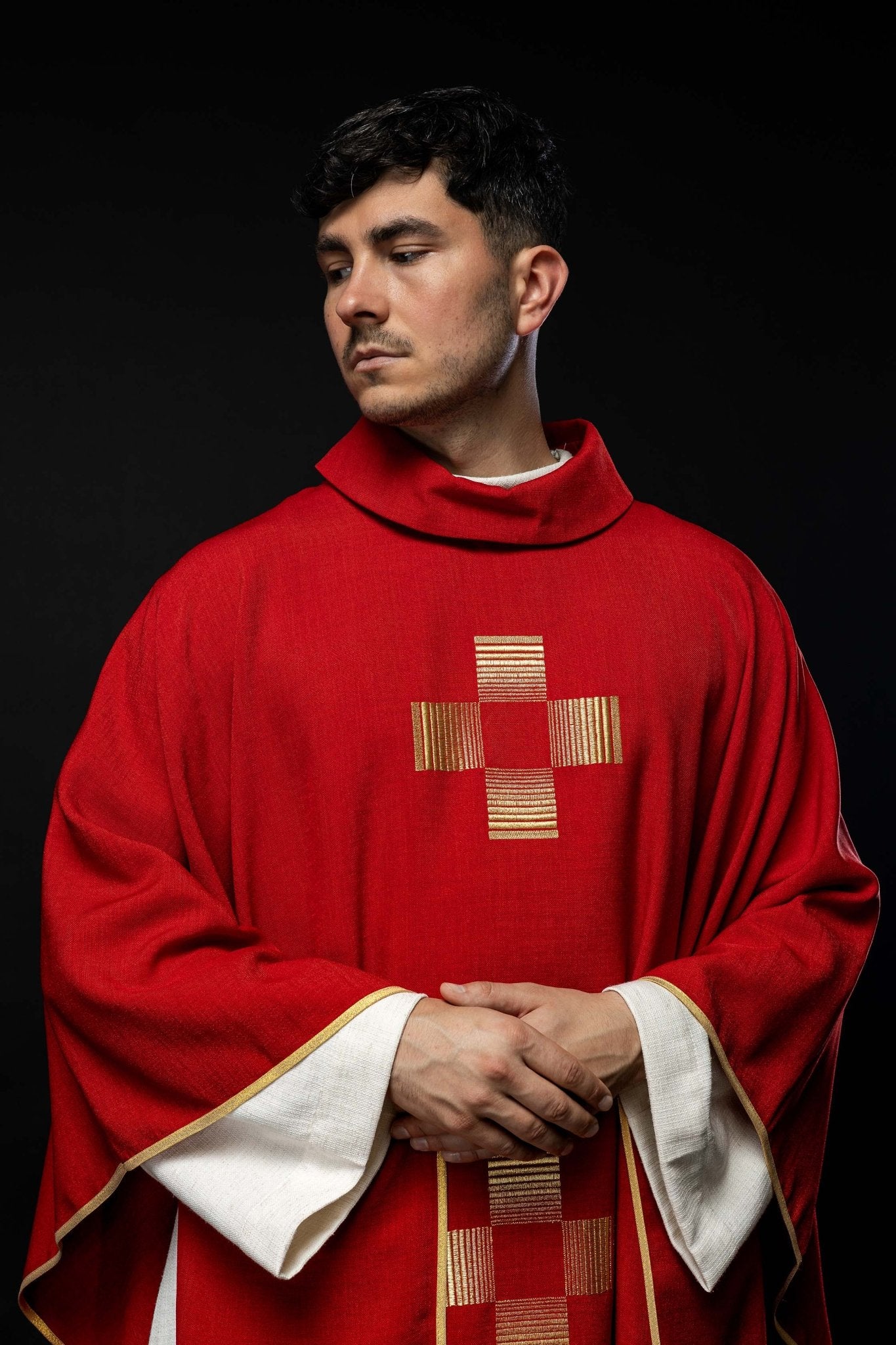 Chasuble with embroidered Crosses in red HA7011 - 02 CZERWONY - HAFTINAUSA.COM