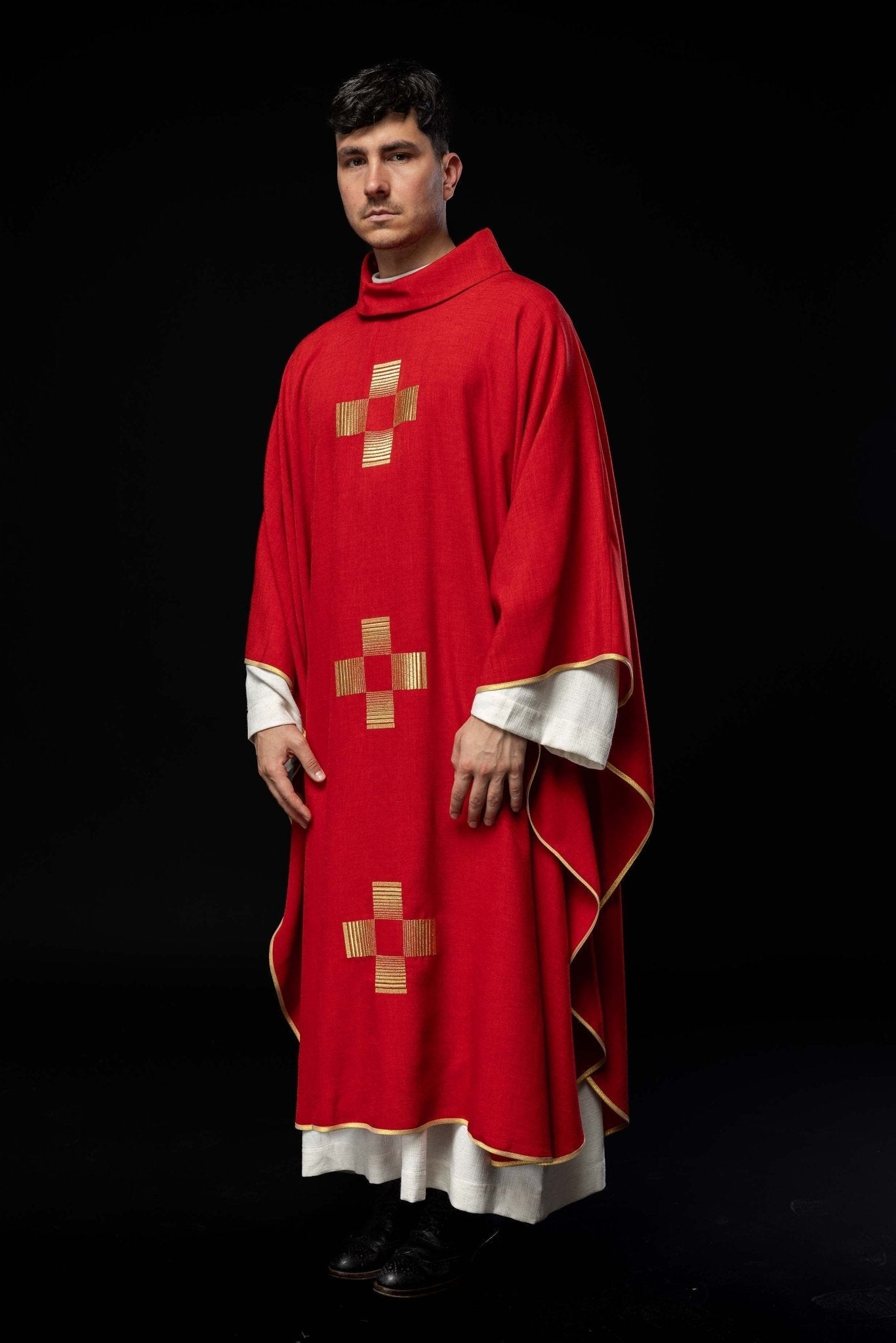 Chasuble with embroidered Crosses in red HA7011 - 02 CZERWONY - HAFTINAUSA.COM