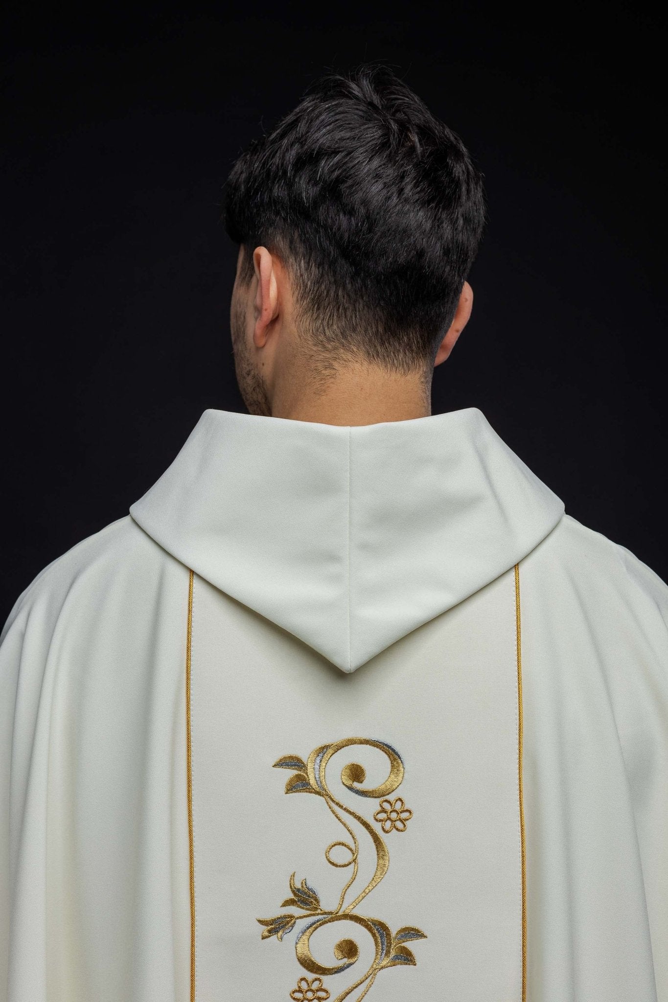 Chasuble with embroidered image of the Holy Trinity KOW2/032/05/01 - HAFTINAUSA.COM