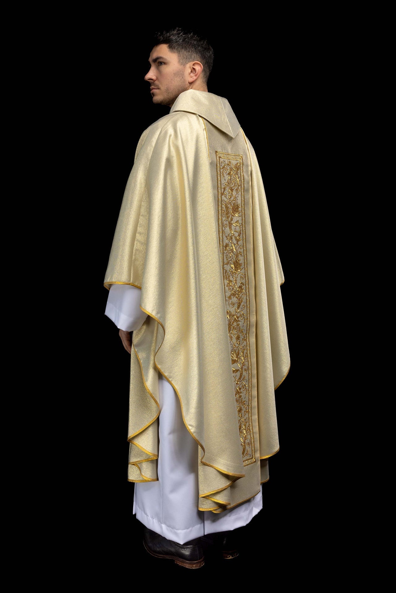 Chasuble with Eucharistic chalice embroidery in gold KOR/040/10/37 ZŁOTY - CHASUBLES.COM