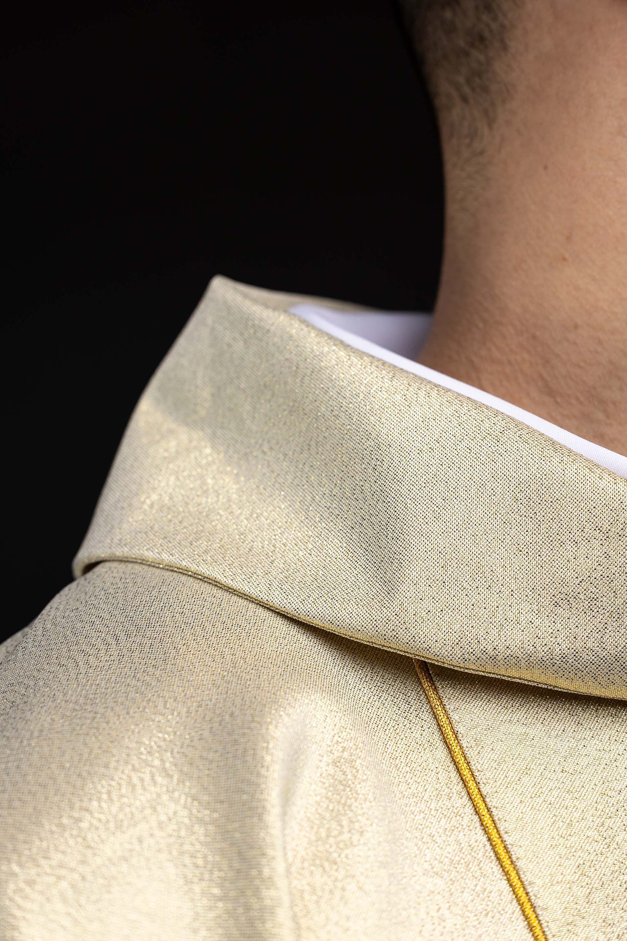 Chasuble with Eucharistic chalice embroidery in gold KOR/040/10/37 ZŁOTY - CHASUBLES.COM