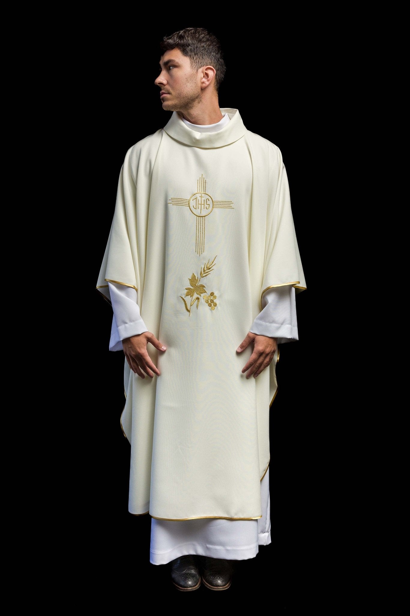 Chasuble with IHS embroidery in ecru KOR/003/05/12 ECRU - CHASUBLES.COM