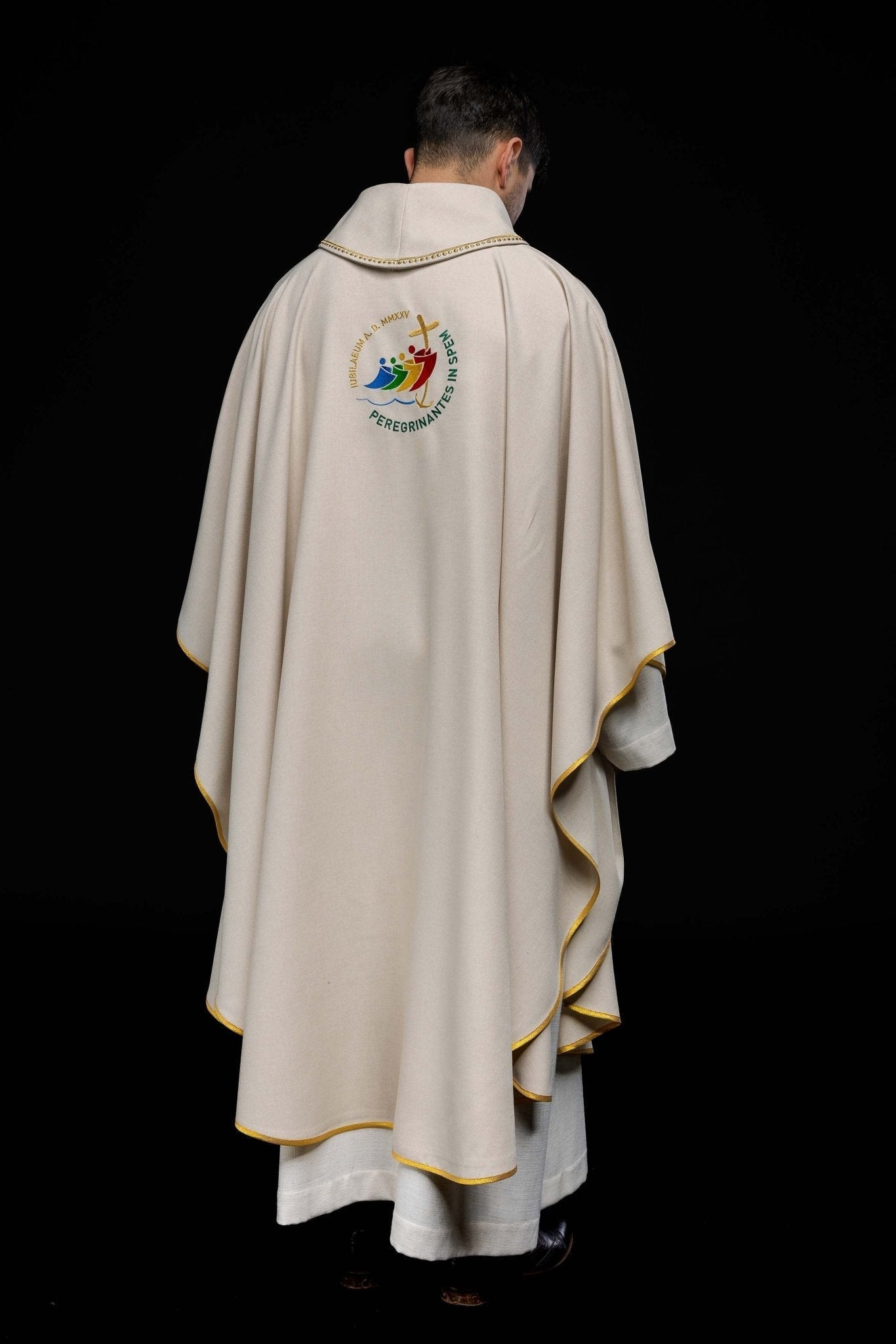 Chasuble with JUBILEE ROME 2025 embroidery and ecru trim on the collar JR/020/05/70 - HAFTINAUSA.COM