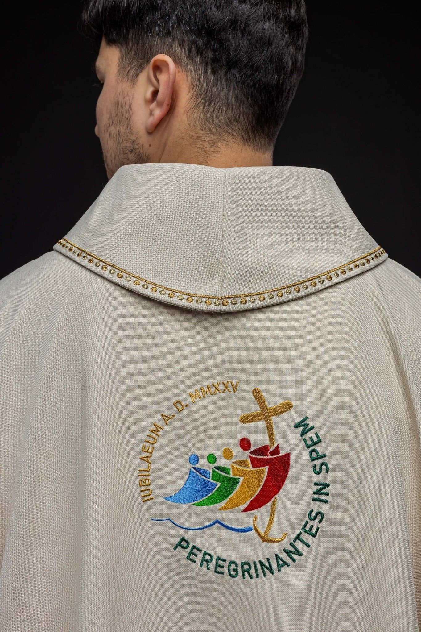 Chasuble with JUBILEE ROME 2025 embroidery and ecru trim on the collar JR/020/05/70 - HAFTINAUSA.COM