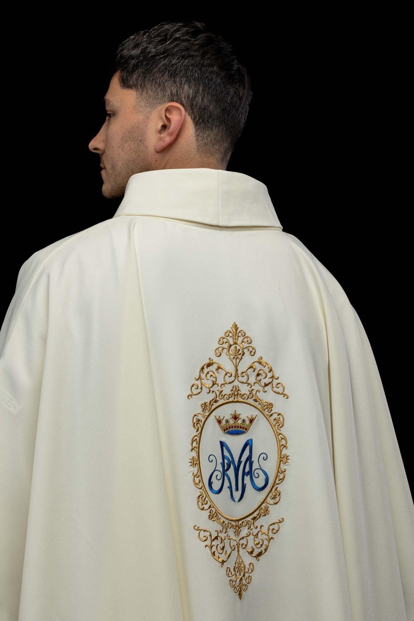 Chasuble with Marian motif framed by gold embroidery KOR/232/05/12 ECRU - CHASUBLES.COM