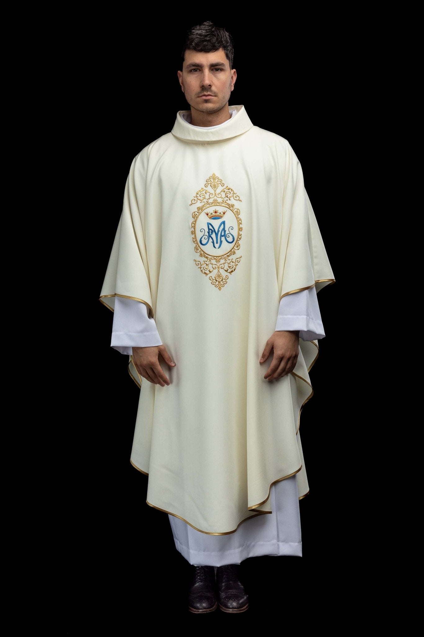 Chasuble with Marian motif framed by gold embroidery KOR/232/05/12 ECRU - CHASUBLES.COM