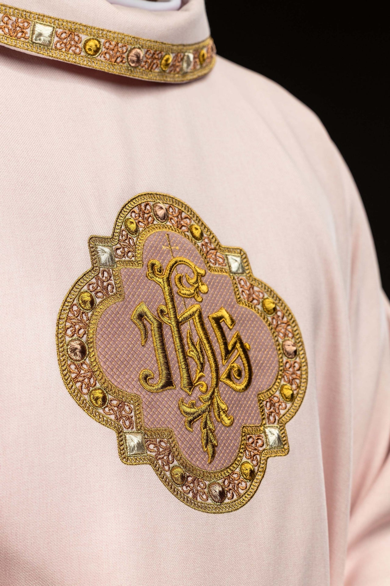 Chasuble with pink trim around the IHS embroidery and collar S-7073-08-70 - CHASUBLES.COM