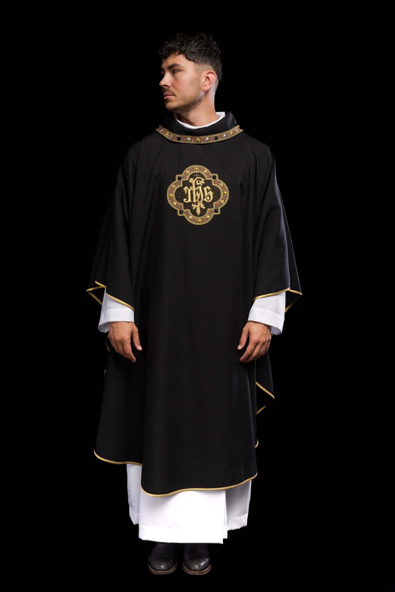 Chasuble with richly embroidered belt and trim around the IHS embroidery and collar in black S - 7073 - 07 - 70 - HAFTINAUSA.COM