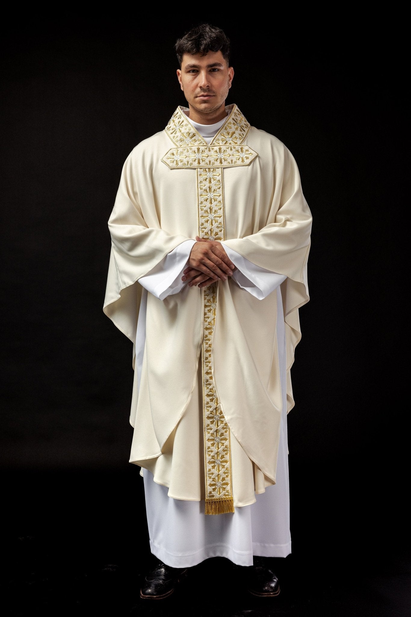 Chasuble with shiny embroidery in ecru LE/7026/05 - HAFTINAUSA.COM