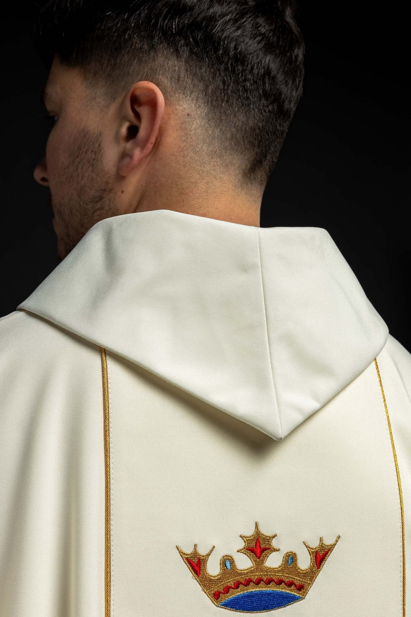 Chasuble with the image of Our Lady of Częstochowa in ecru KOR/201/05/01 ECRU - HAFTINAUSA.COM